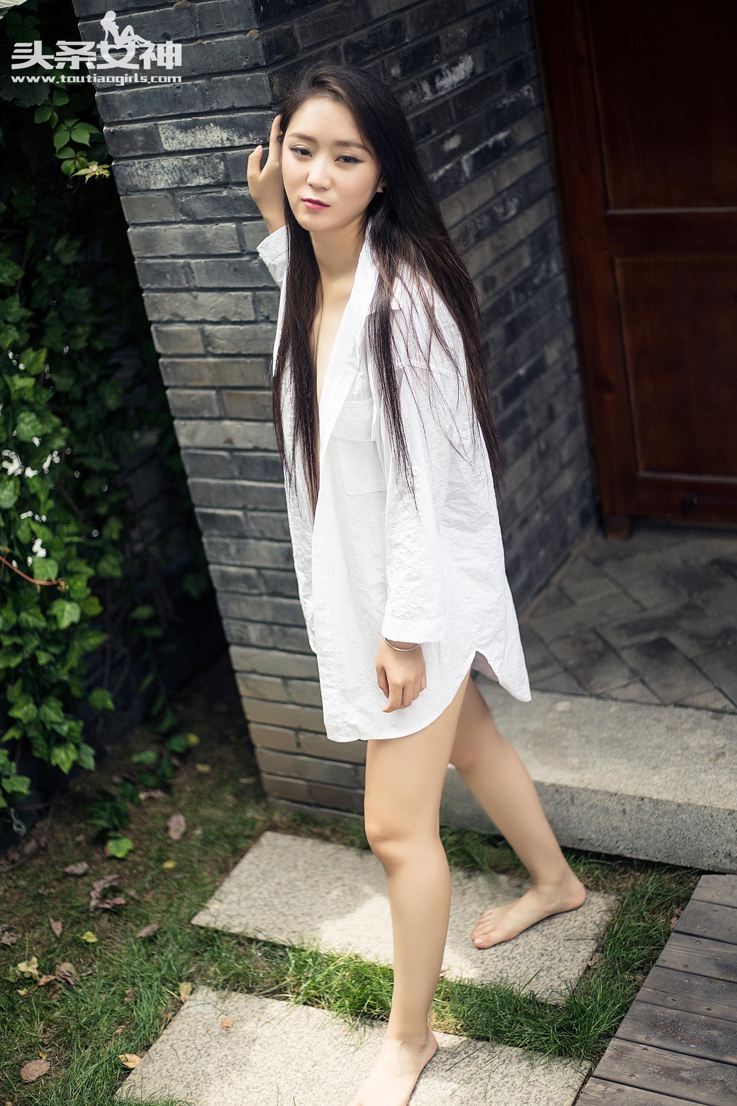 [TouTiao头条女神]清纯白衬衫 小雅 大尺度半裸玉体性感写真集 2016-07-01,