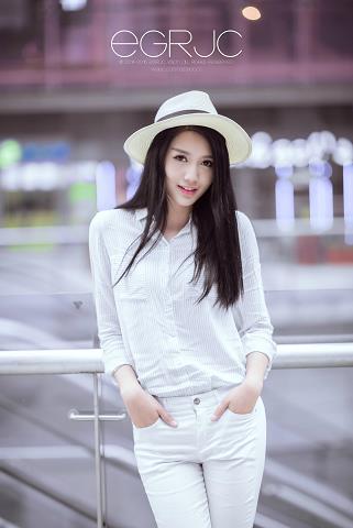 微博女神范 清新软妹纸 重庆模特 若晴 街拍 白色衬衫与紧身长裤优雅写真