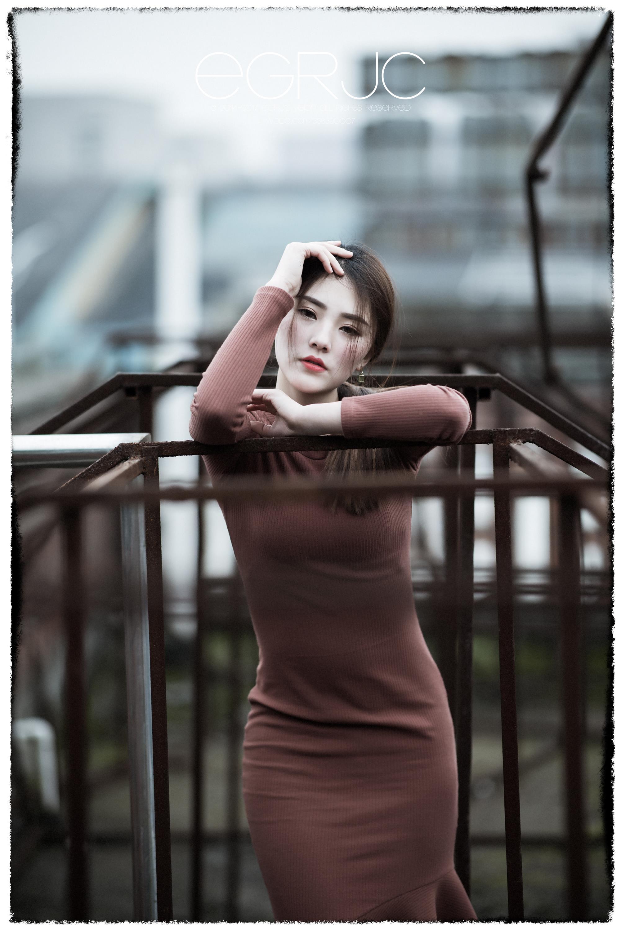 微博女神范 重庆模特 蔡亚楠Nan 街拍 棕色连身长裙优雅写真,