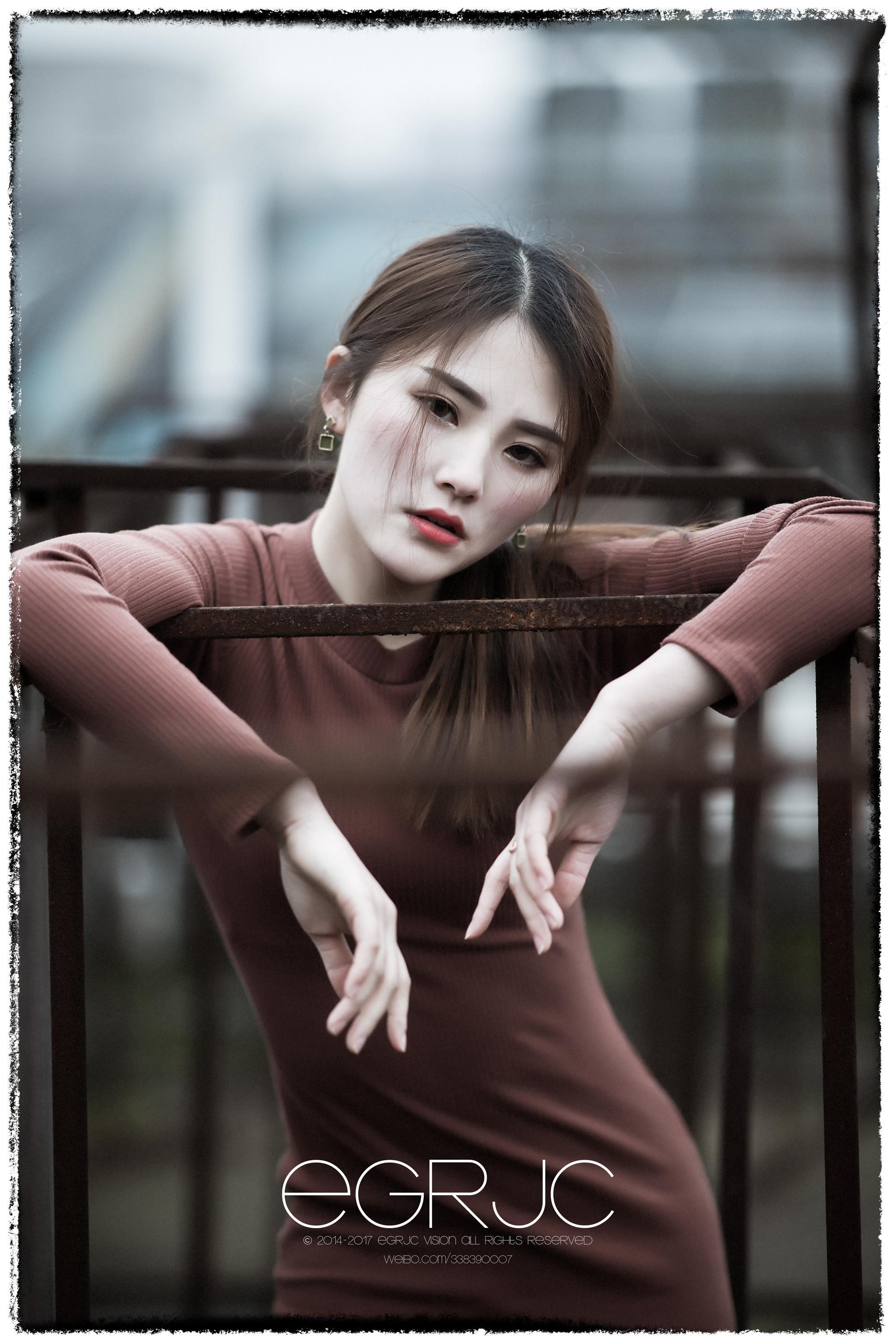 微博女神范 重庆模特 蔡亚楠Nan 街拍 棕色连身长裙优雅写真,