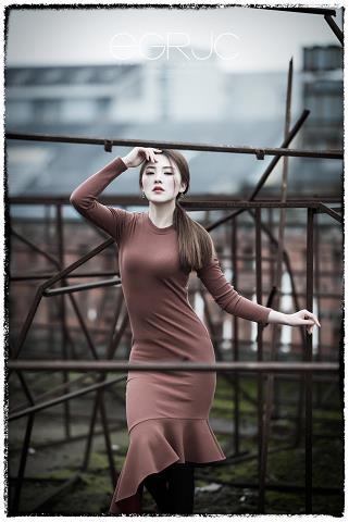微博女神范 重庆模特 蔡亚楠Nan 街拍 棕色连身长裙优雅写真