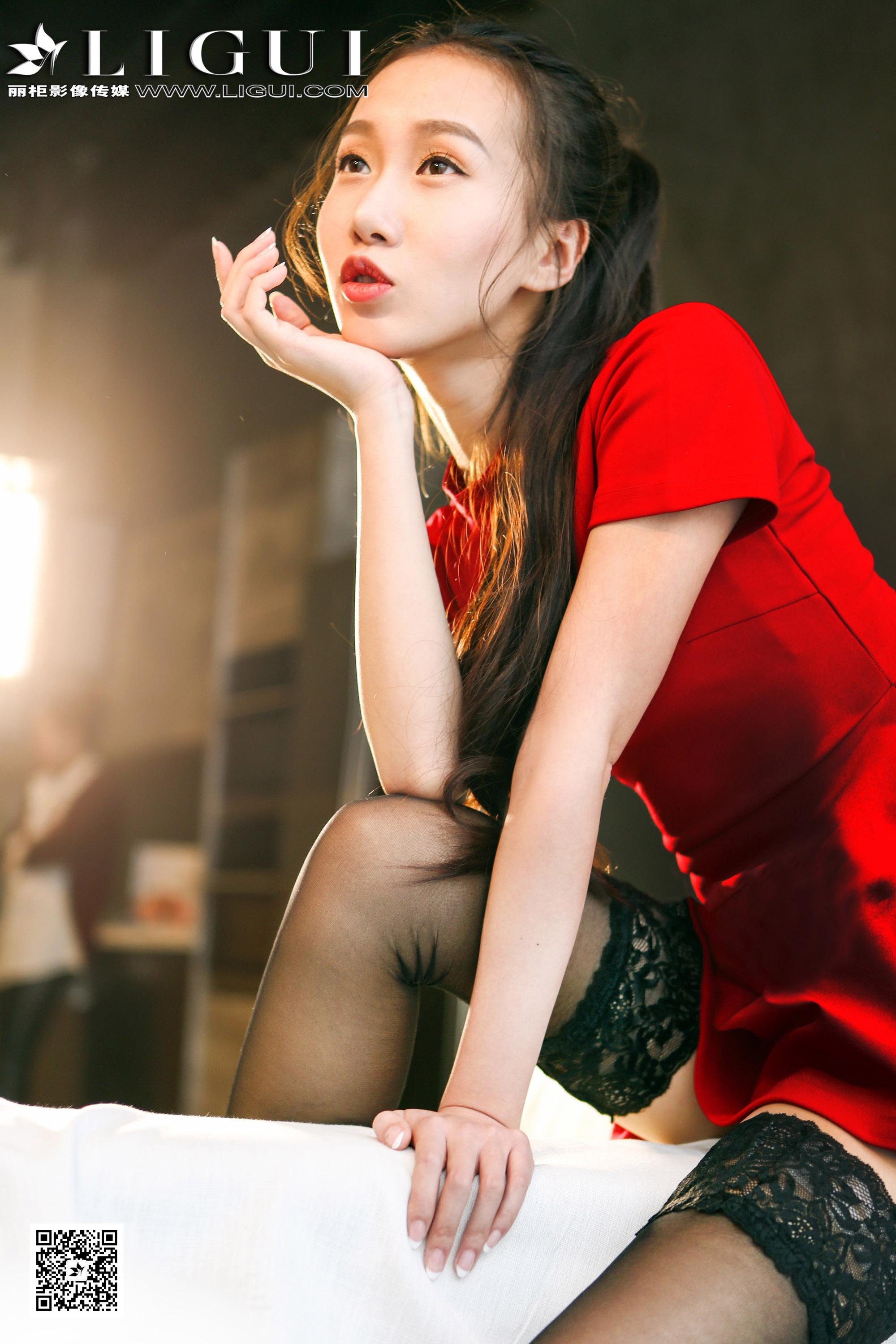 [Ligui丽柜会所]美女Model 红烛 红色连身短裙与黑色丝袜美腿性感私房写真集 2017-04-02,
