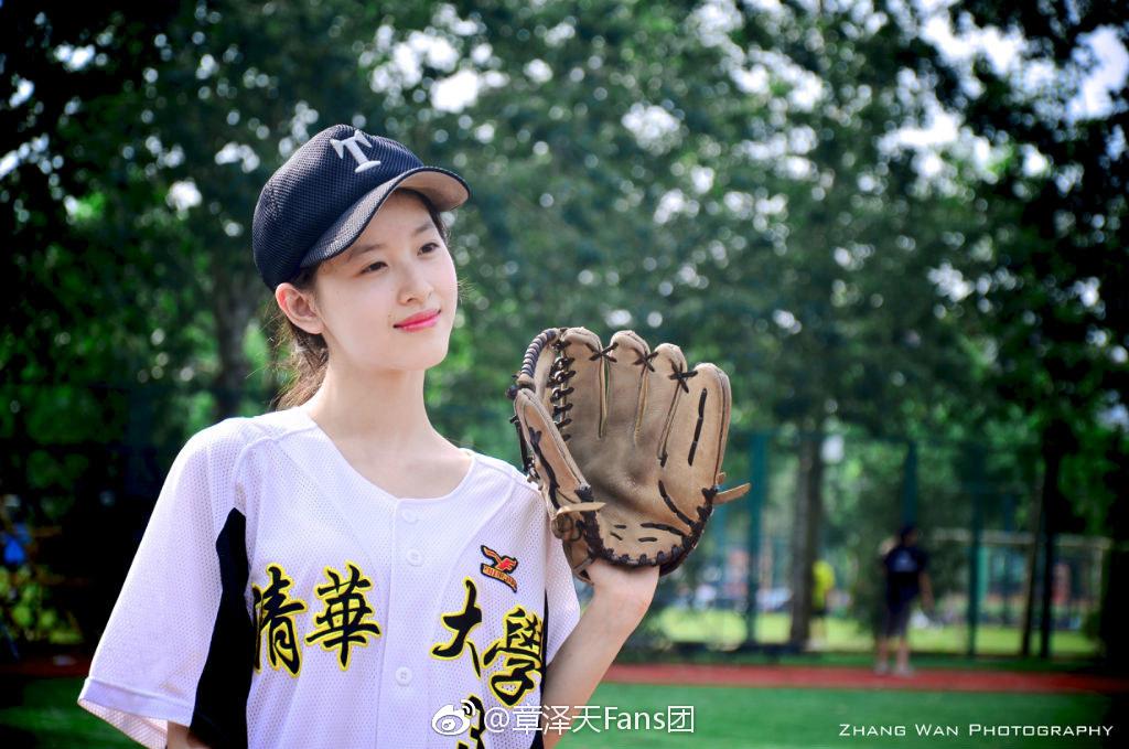 太美了！奶茶妹妹章泽天棒球写真旧照公开 青春少女活力足,奶茶妹妹章泽天棒球写真