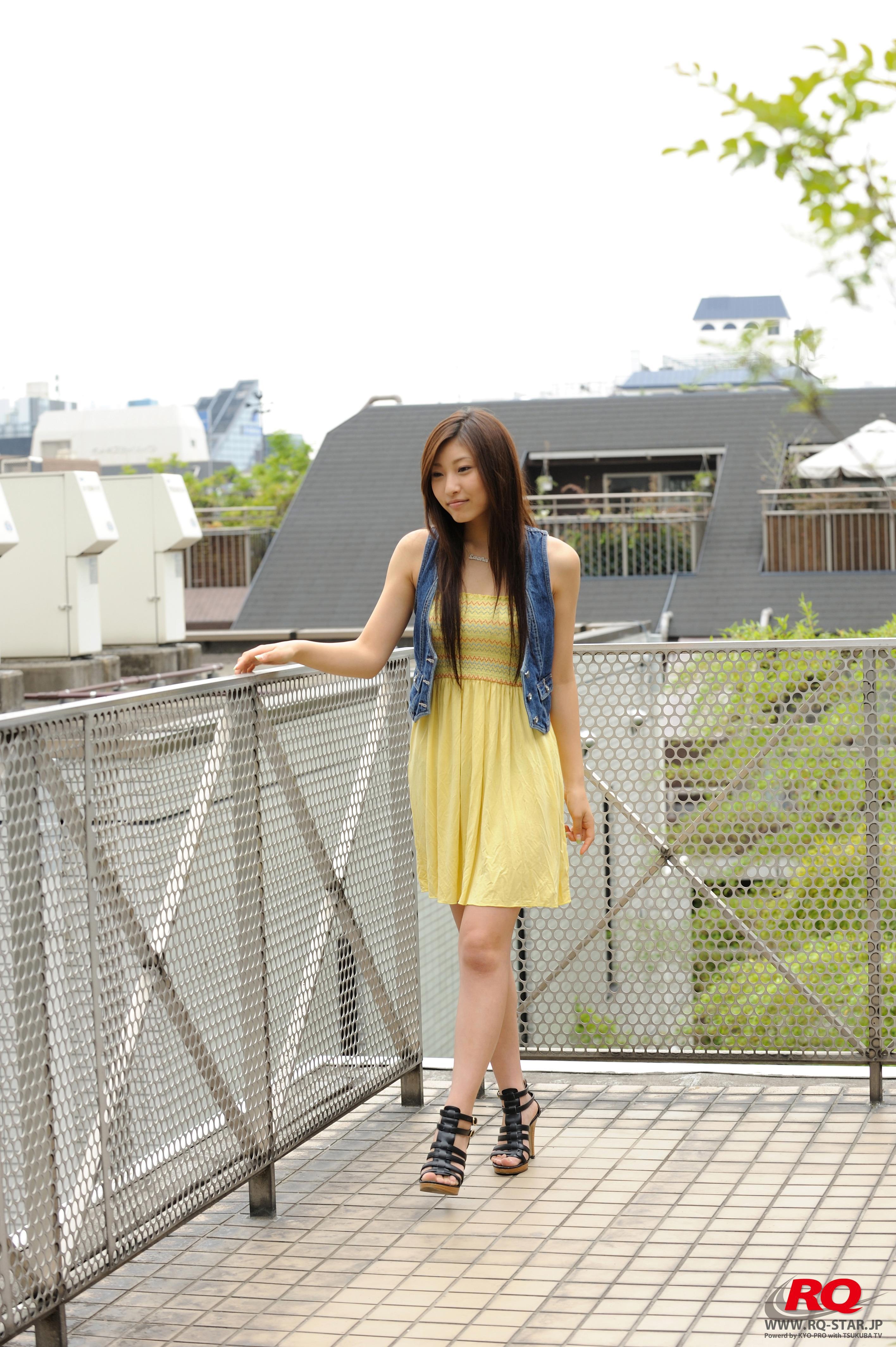 [RQ-STAR写真]NO.00035 田中冴花（たなか さえか，Saeka Tanaka）牛仔马甲与黄色连身裙休闲写真,