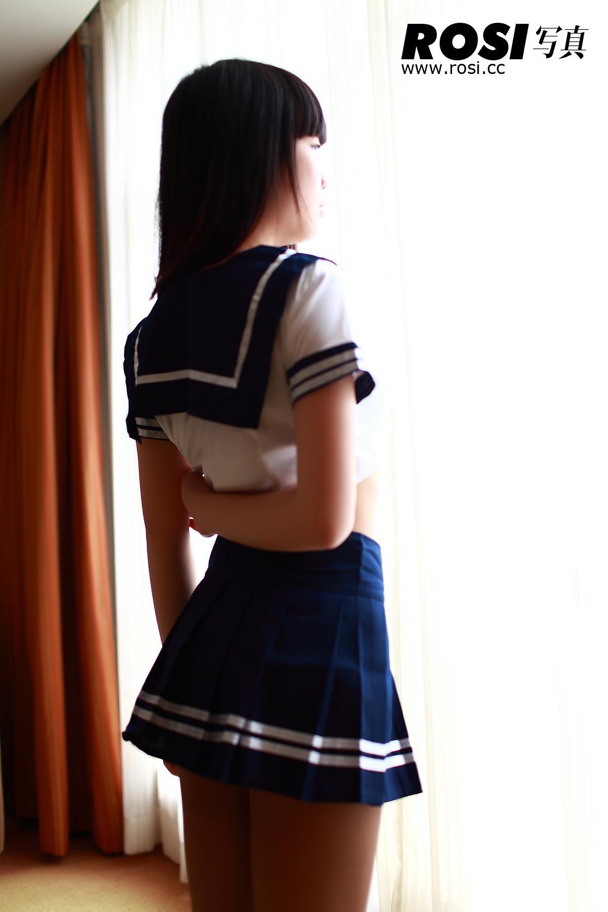 [ROSI写真]NO.030 性感高中女生制服小美女肉色丝袜美腿私房写真集,
