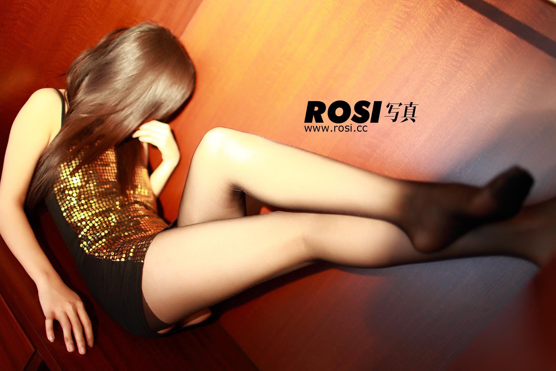 [ROSI写真]NO.047 金色吊带连身短裙美女黑色丝袜美腿性感私房写真集,