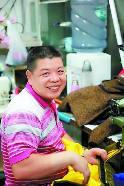 安徽夫妻在北京开裁缝铺 义务为残障孩子补衣服5年