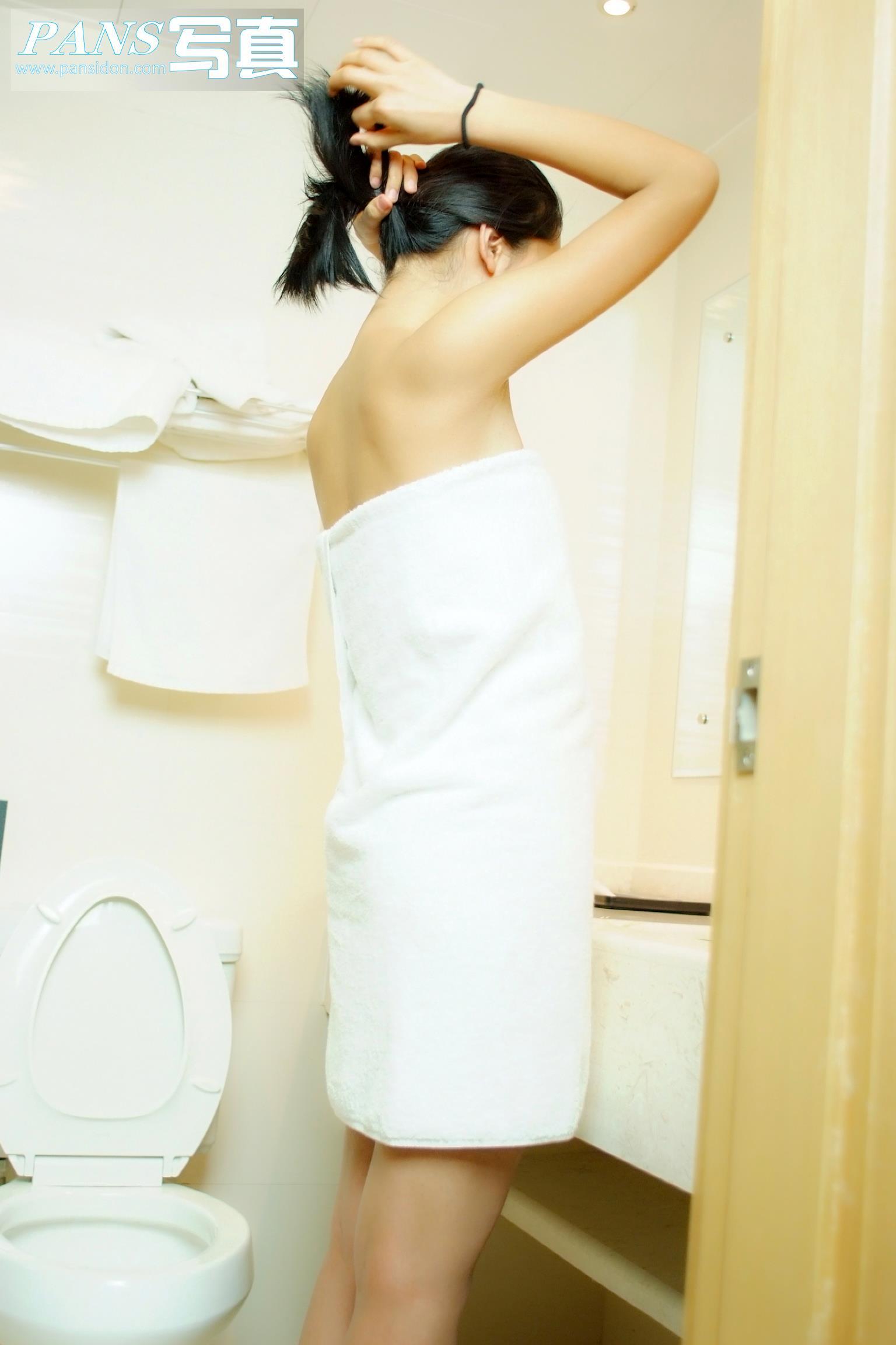 [PANS盘丝洞写真]NO.061期 性感小美女 浴室内白色浴巾私房写真集,