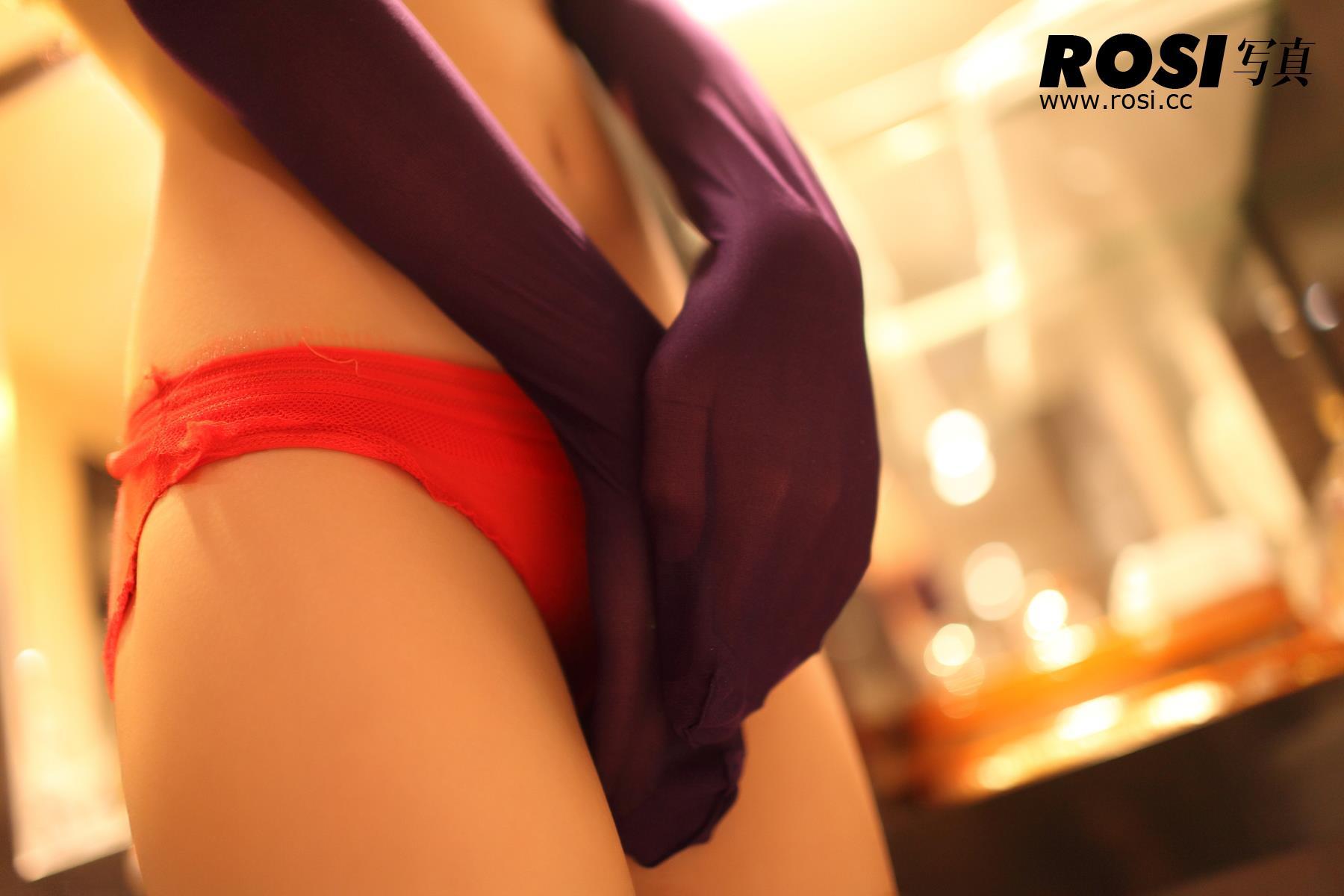 [ROSI写真]NO.074 紫色透视情趣连衣裙美女紫色丝袜美腿加性感小可爱私房写真集,