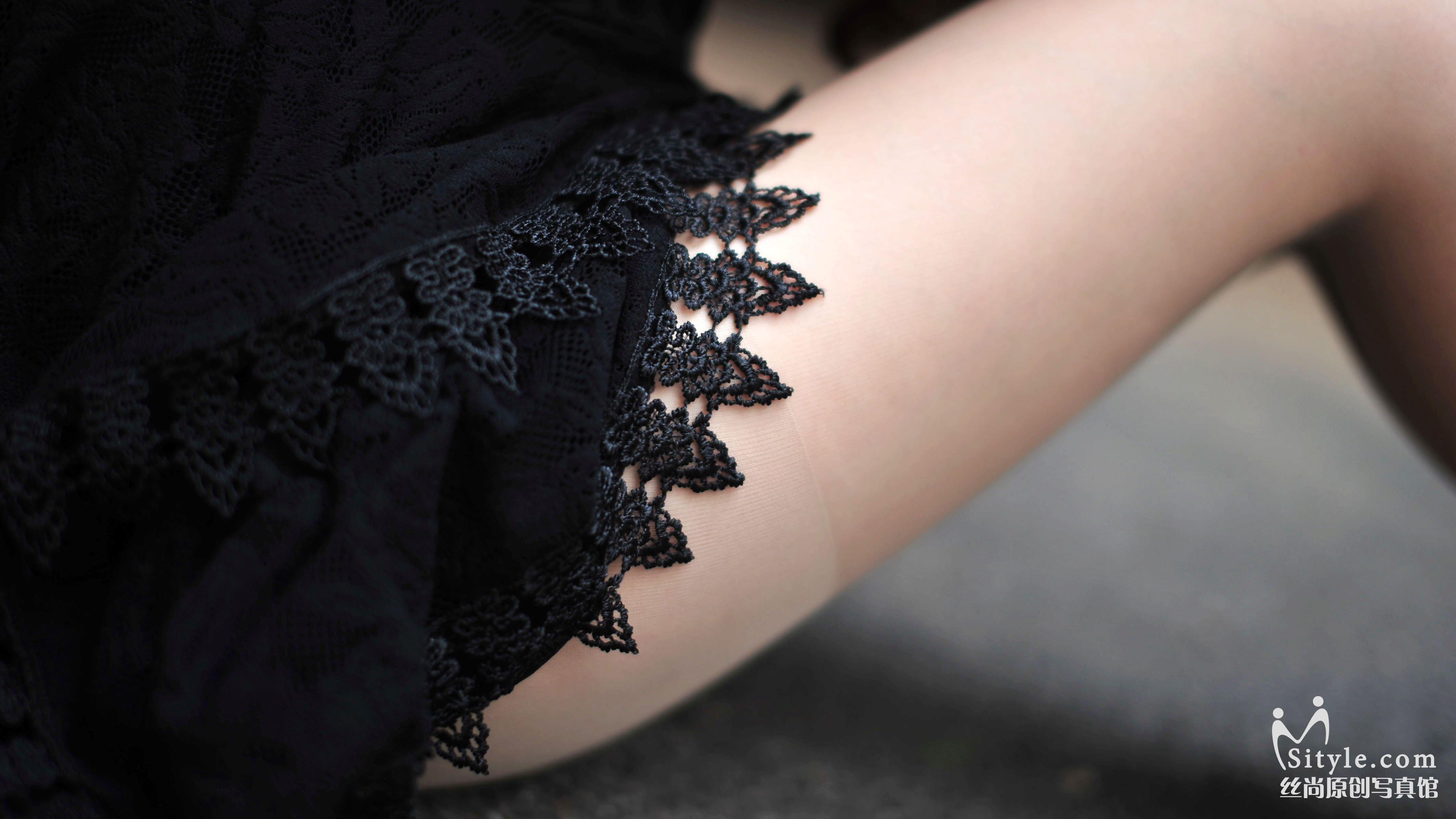 [Sityle丝尚写真]NO.005 黑色蕾丝裙美女的肉色丝袜美腿,