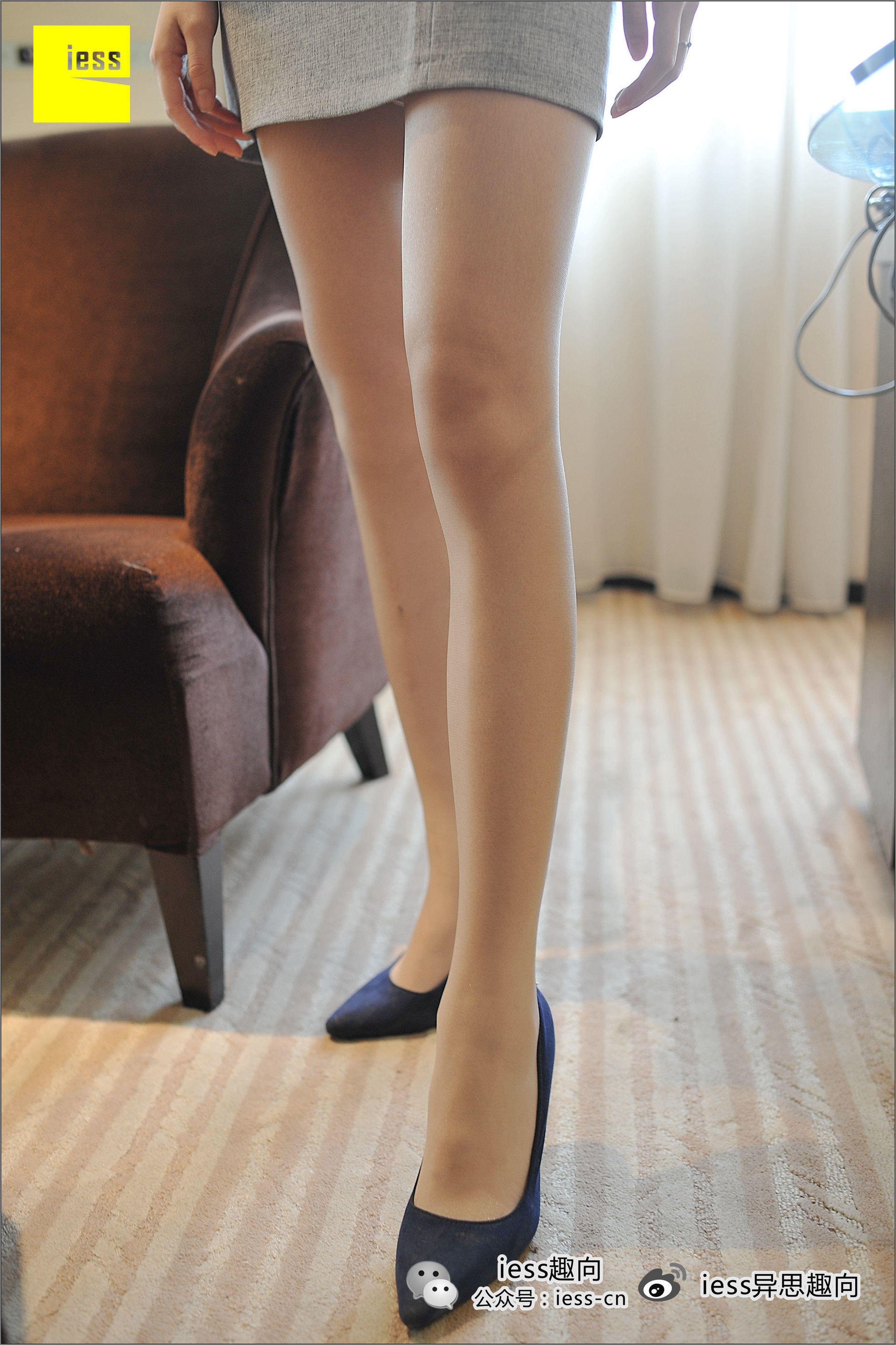 [IESS异思趣向]Model Bing 性感女秘书制服短裙加肉色丝袜美腿私房写真集,