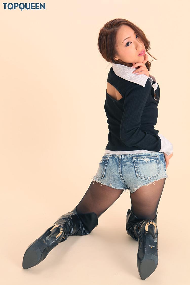 [TopQueen]2012-12-21 中嶋夏海 Nakajima Natsumi 黑色衬衫与牛仔热裤加黑色丝袜美腿性感私房写真集,