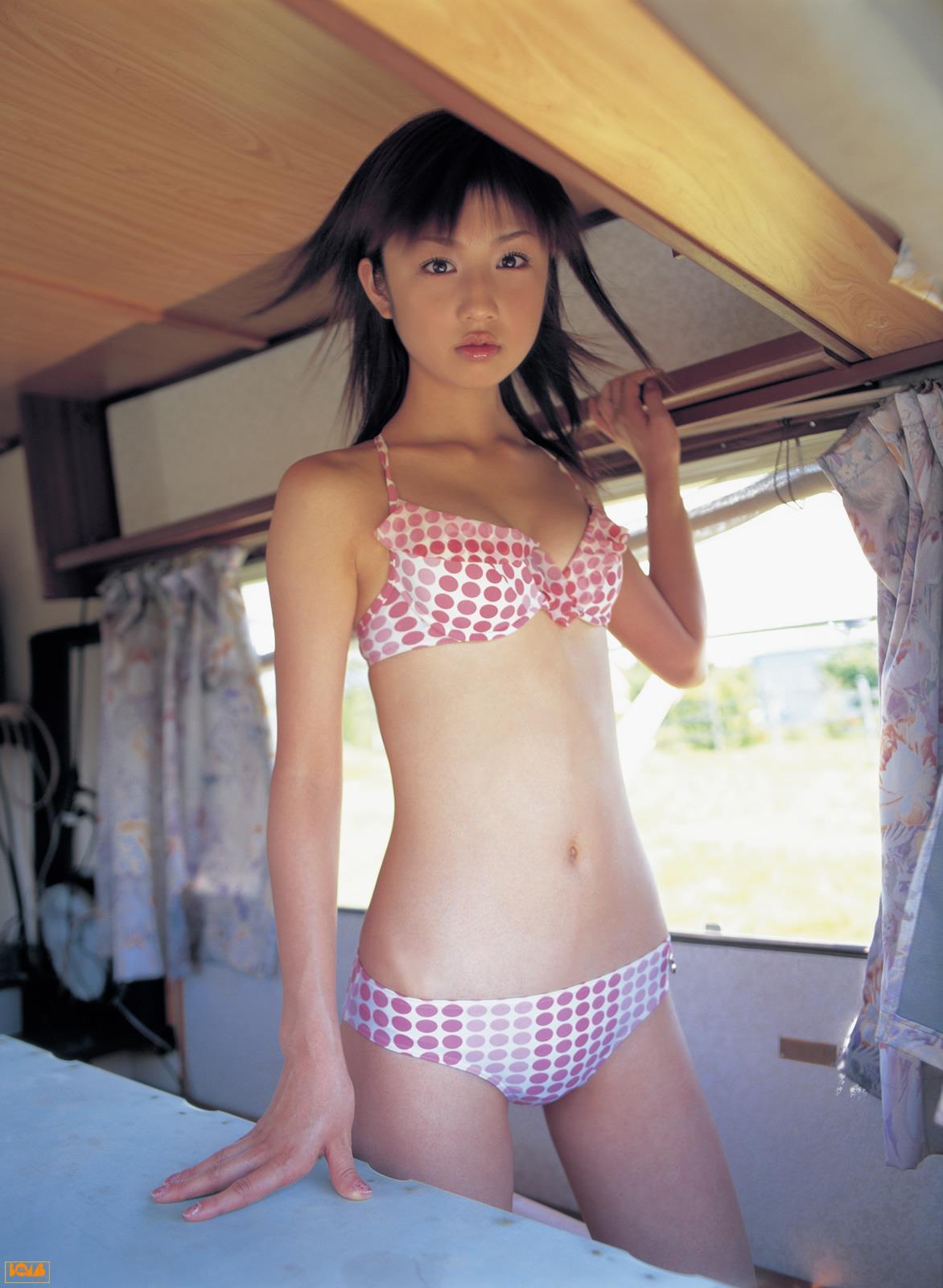[BOMB.tv]写真2003年 おぐら ゆうこ（小仓优子,Yuko Ogura）连体比基尼泳装与性感内衣私房写真集,