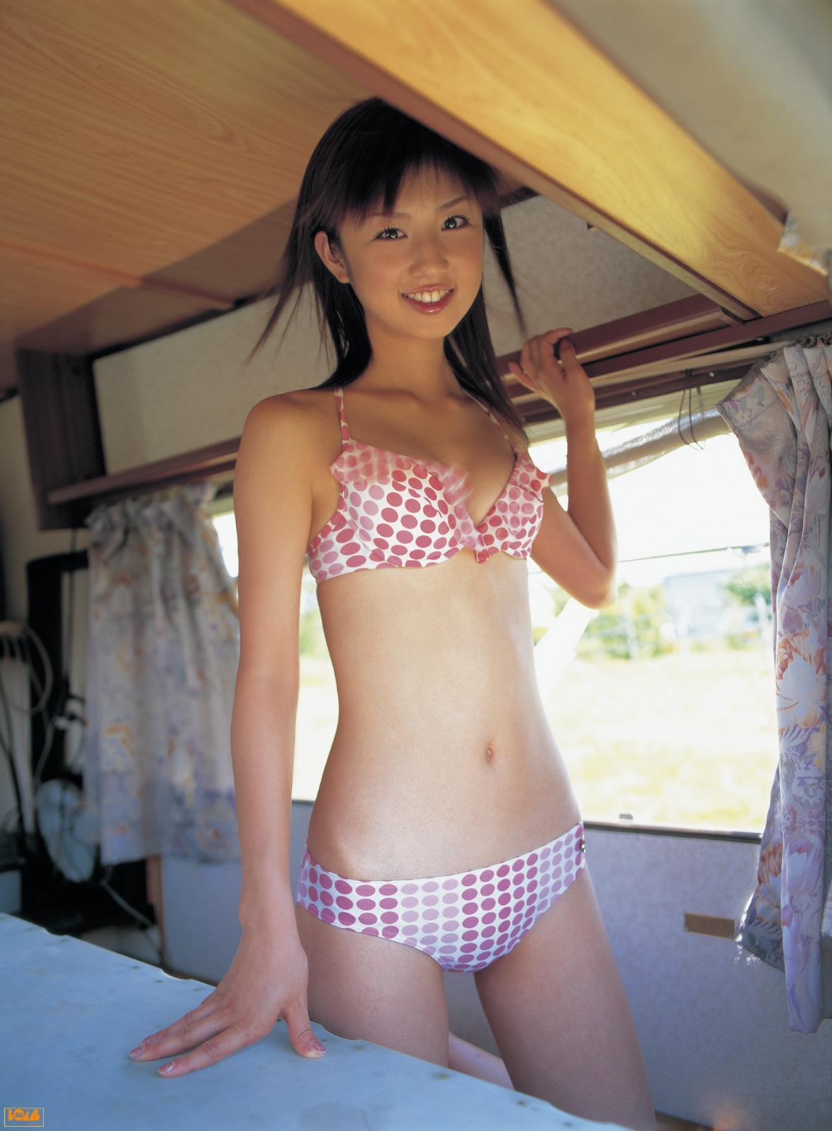 [BOMB.tv]写真2003年 おぐら ゆうこ（小仓优子,Yuko Ogura）连体比基尼泳装与性感内衣私房写真集,