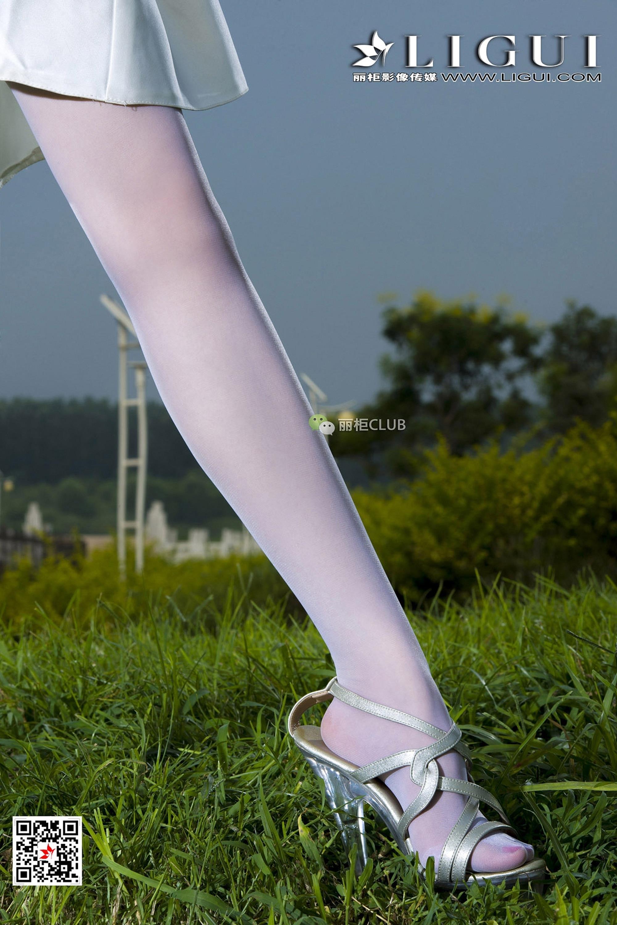[Ligui丽柜会所]2018-01-03 Model 雪儿 白色抹胸礼裙加紫色丝袜美腿玉足性感私房写真集,