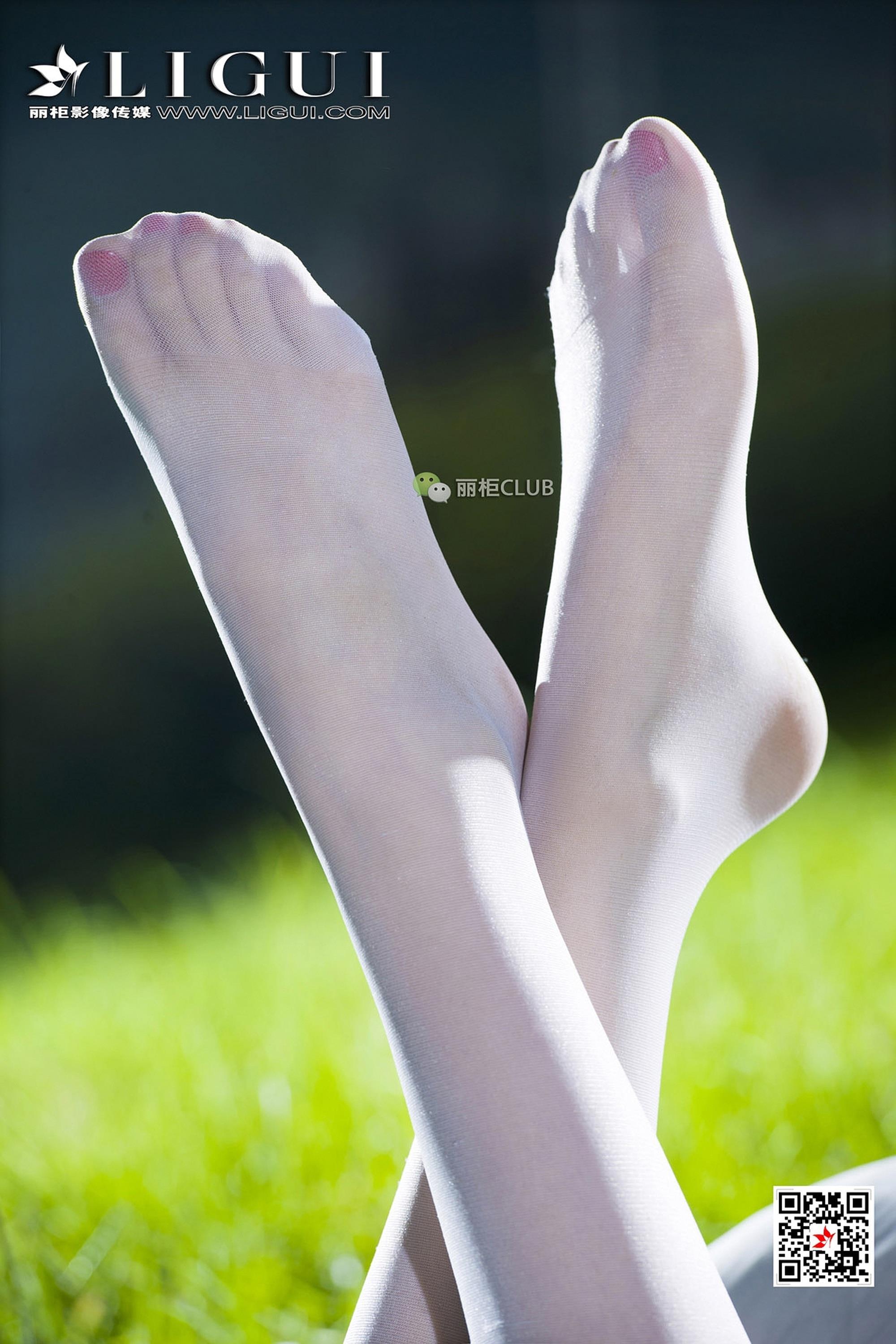 [Ligui丽柜会所]2018-01-29 Model 雪儿 白色抹胸连衣裙加白色丝袜美腿玉足性感私房写真集,