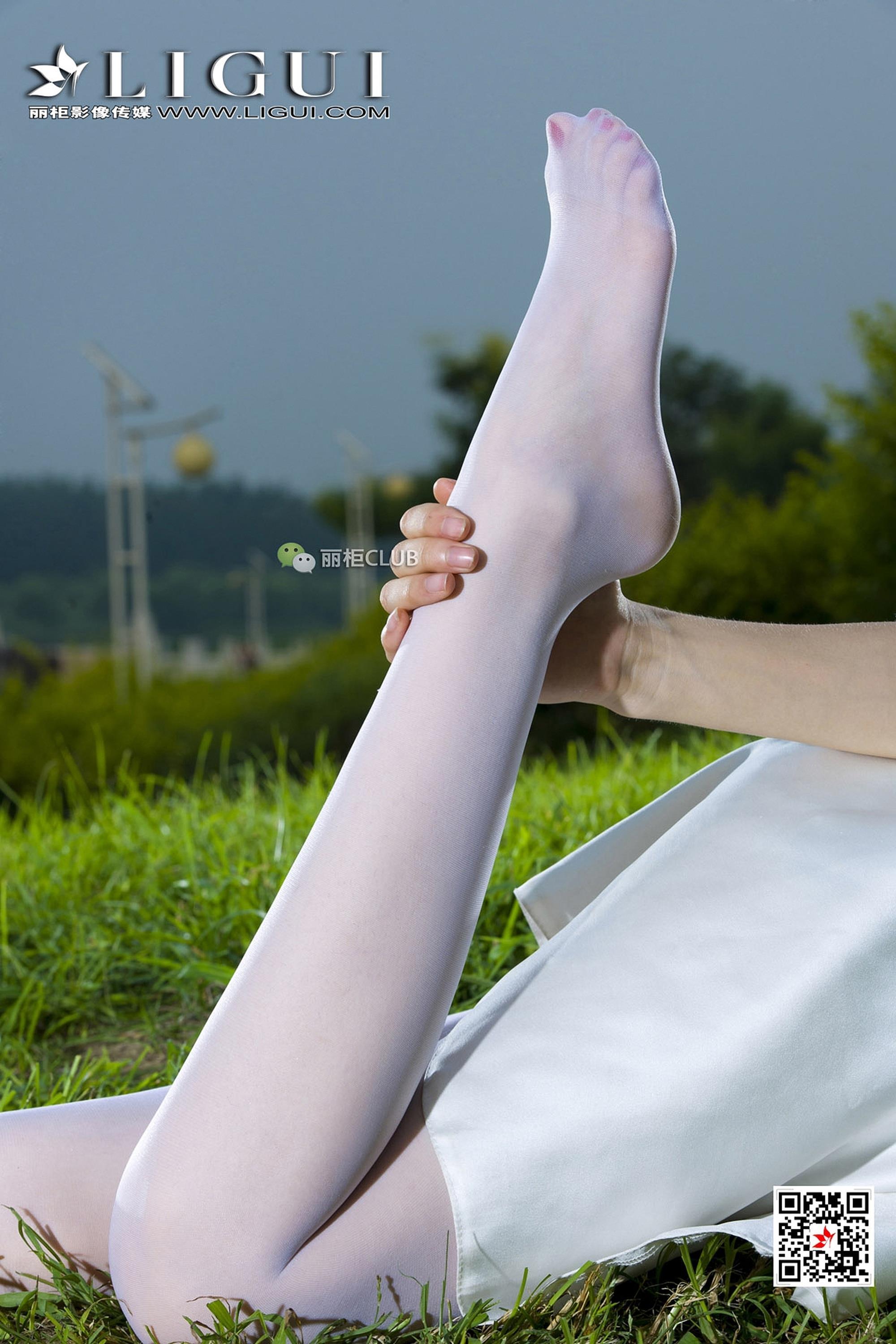 [Ligui丽柜会所]2018-01-29 Model 雪儿 白色抹胸连衣裙加白色丝袜美腿玉足性感私房写真集,