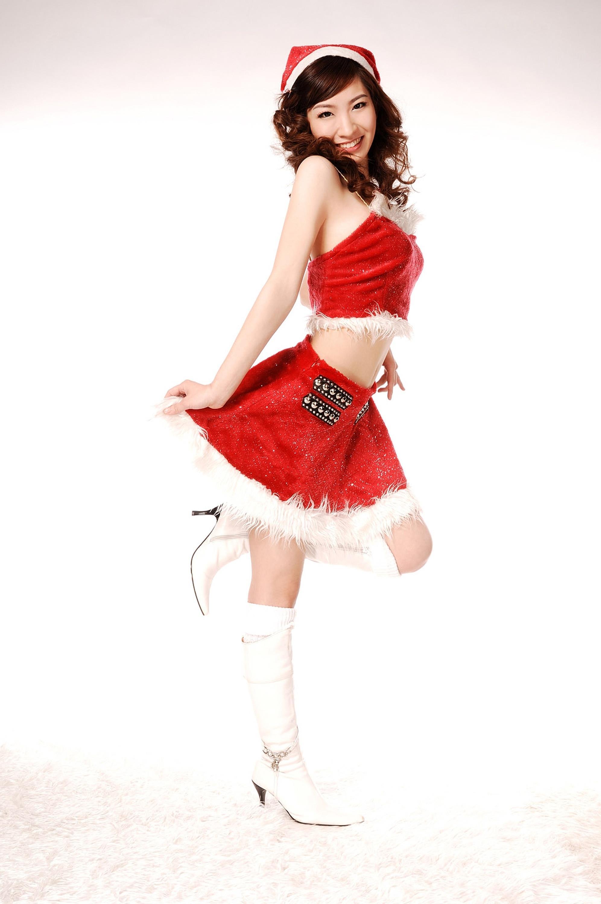 [Ligui丽柜会所]2018-04-02 Model 小雪 红色圣诞女郎制服与性感美腿玉足私房写真集,