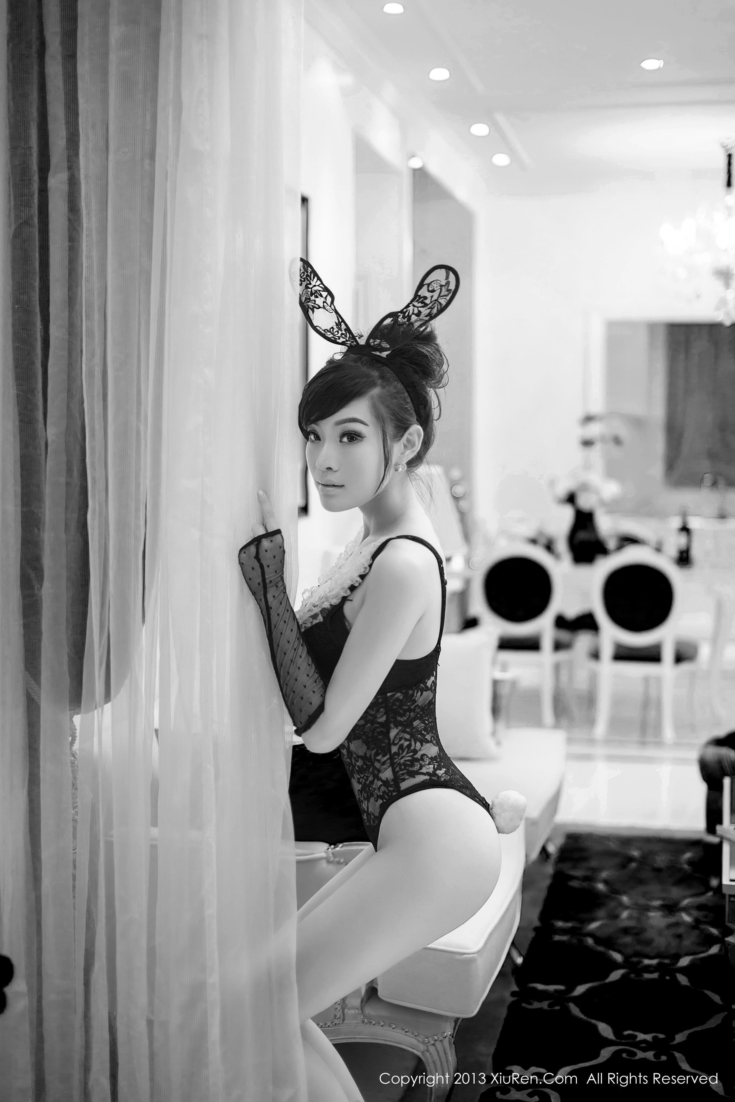 [XIUREN秀人网]XR20131101N00041 容容容Alice 黑色情趣兔女郎制服内衣性感私房写真集,
