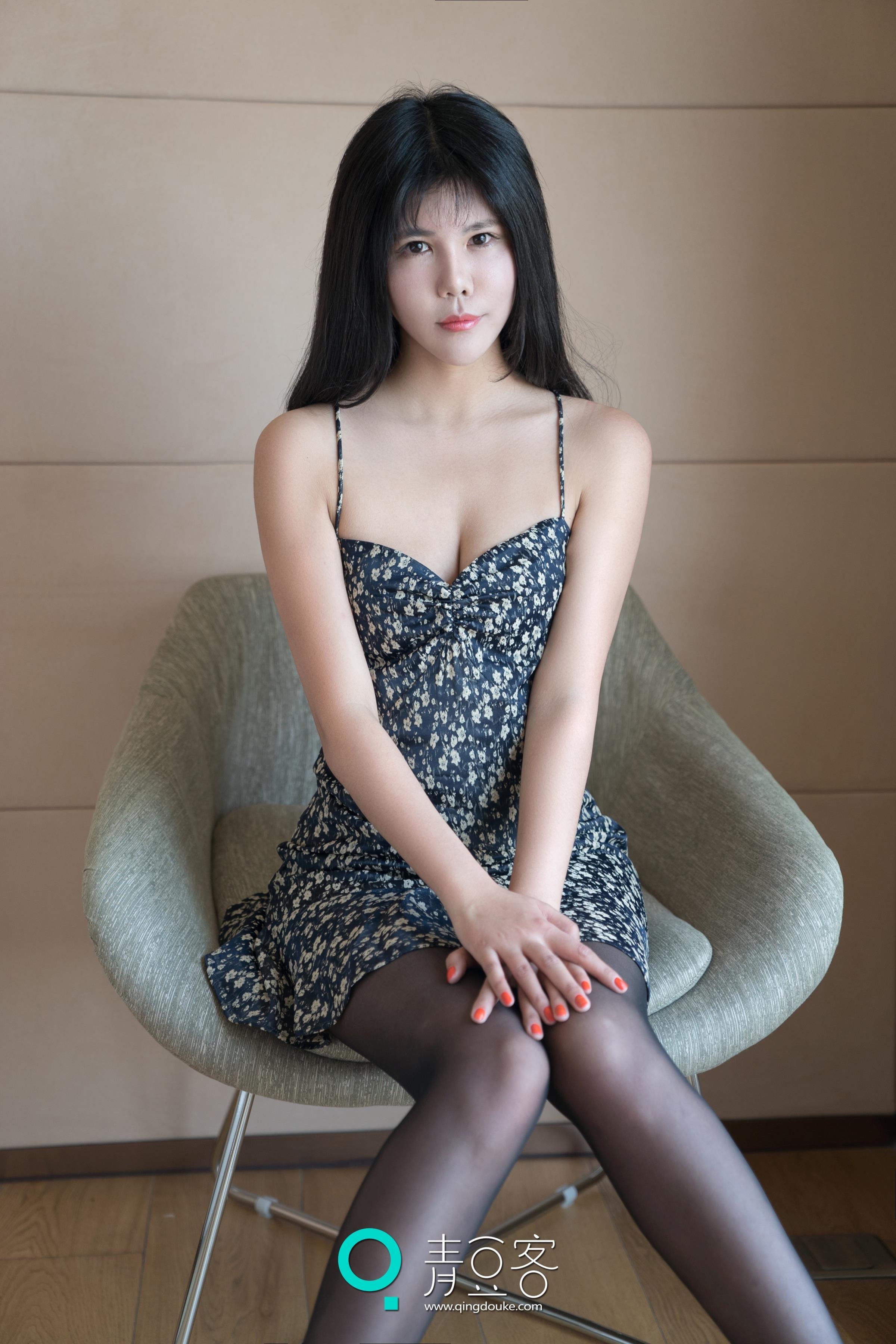 [QingDouKe青豆客]2017-05-25 安沛蕾 吊带连衣裙与透视装及性感内衣私房写真集,