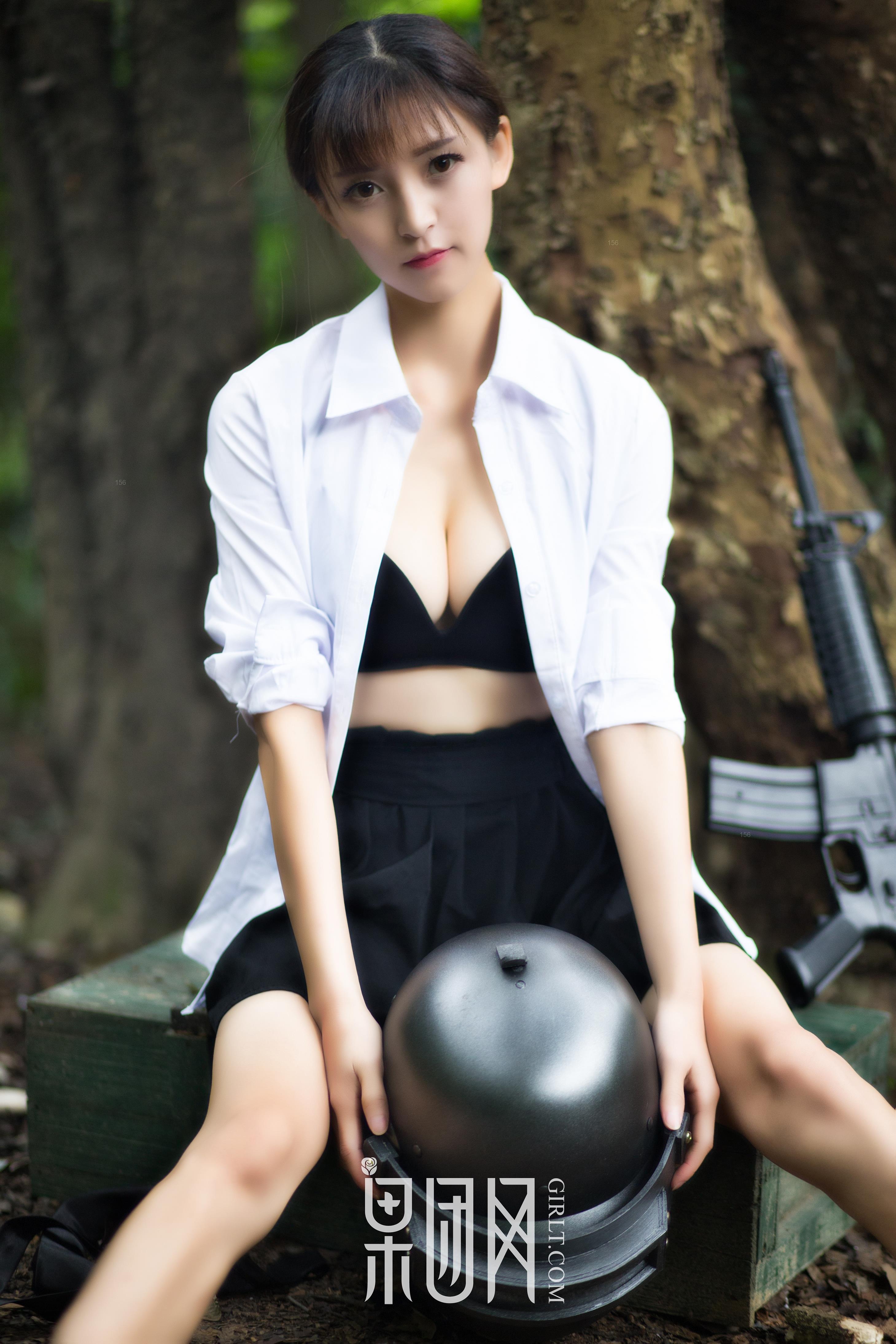 [Girlt果团网]GT20171224NO0109 龙珠M主播 蘑菇 白色衬衫与黑色内衣加黑色短裙性感私房写真集,