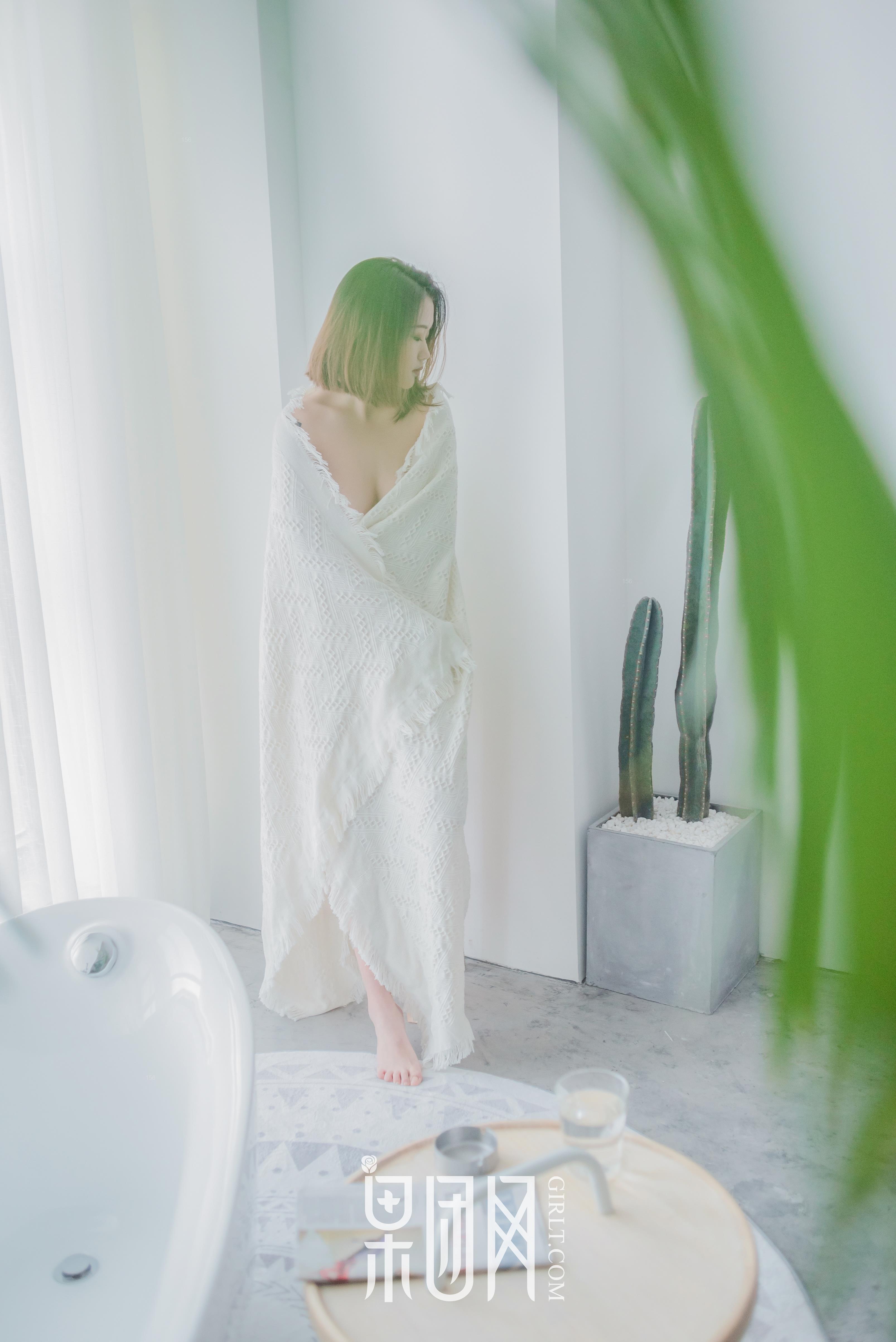 [Girlt果团网]GT20180119NO0120 骄傲的芭比女神 白色蕾丝镂空内衣与睡袍及全裸性感玉体私房写真集,