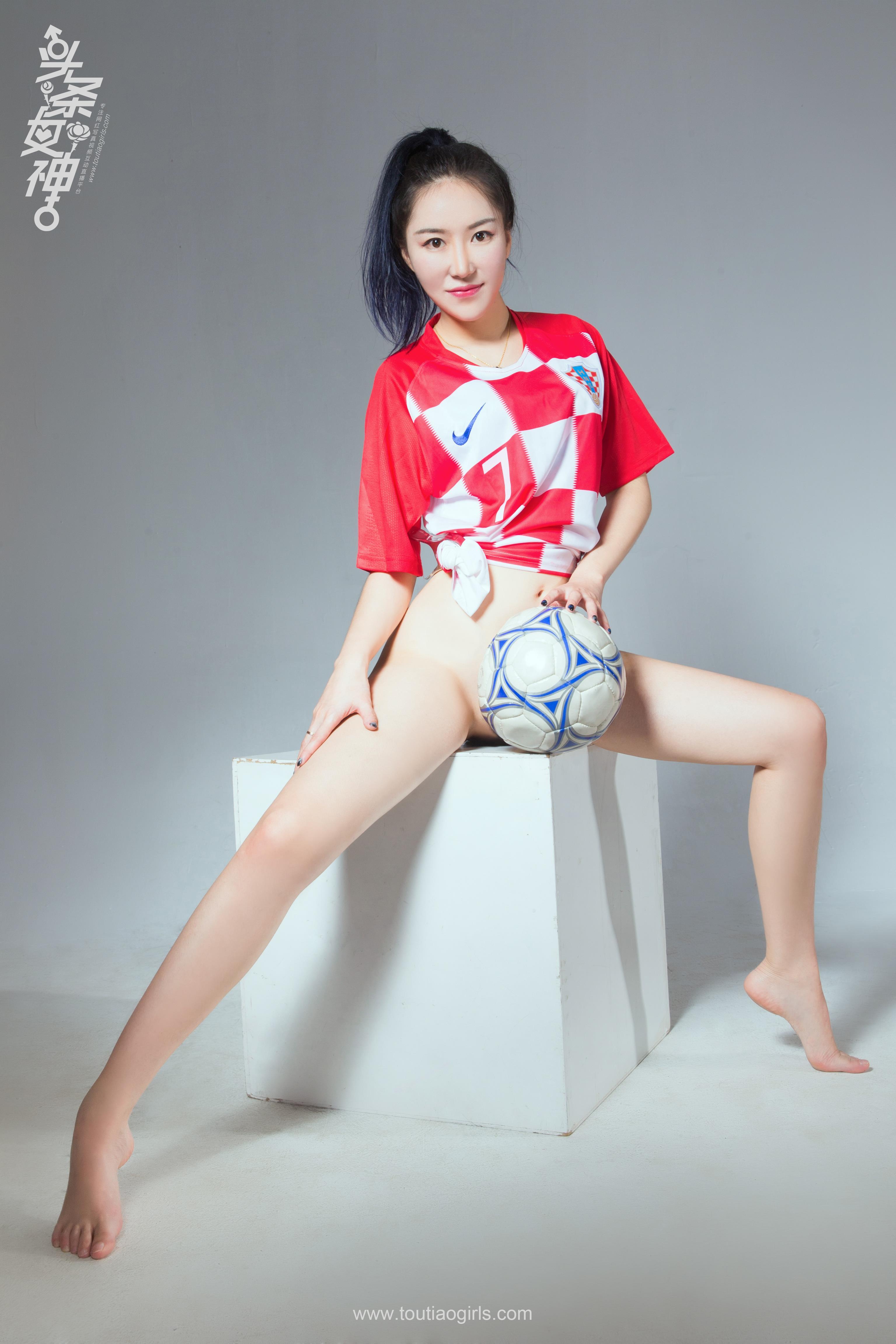 [Toutiaogirls头条女神]2018-07-15 女神预测世界杯 米雪 红色短袖性感私房写真集,