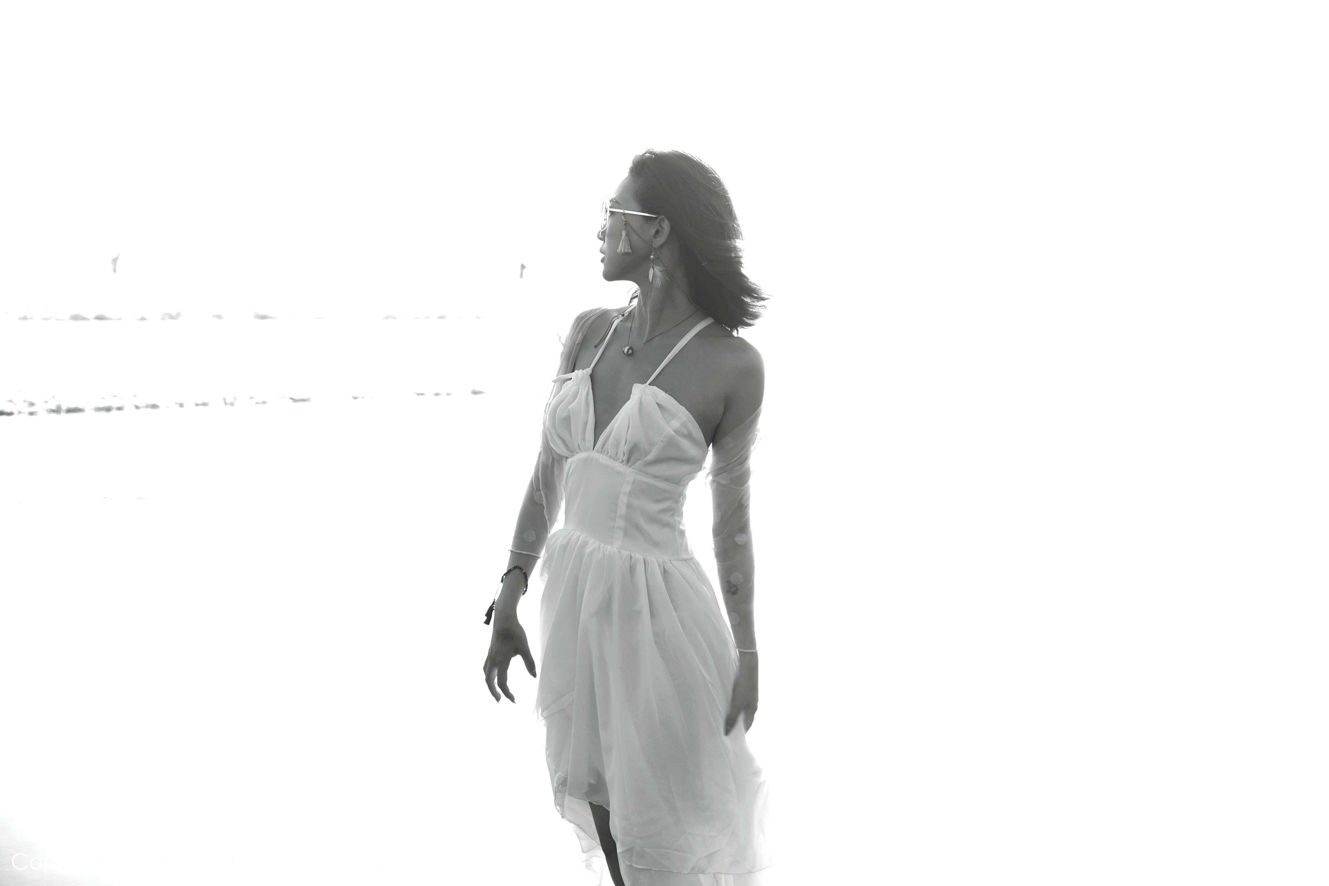 [FEILIN嗲囡囡]FL20180611VOL0142 冯木木LRIS 吊带连衣裙与白色裸背透视裙性感私房写真集,
