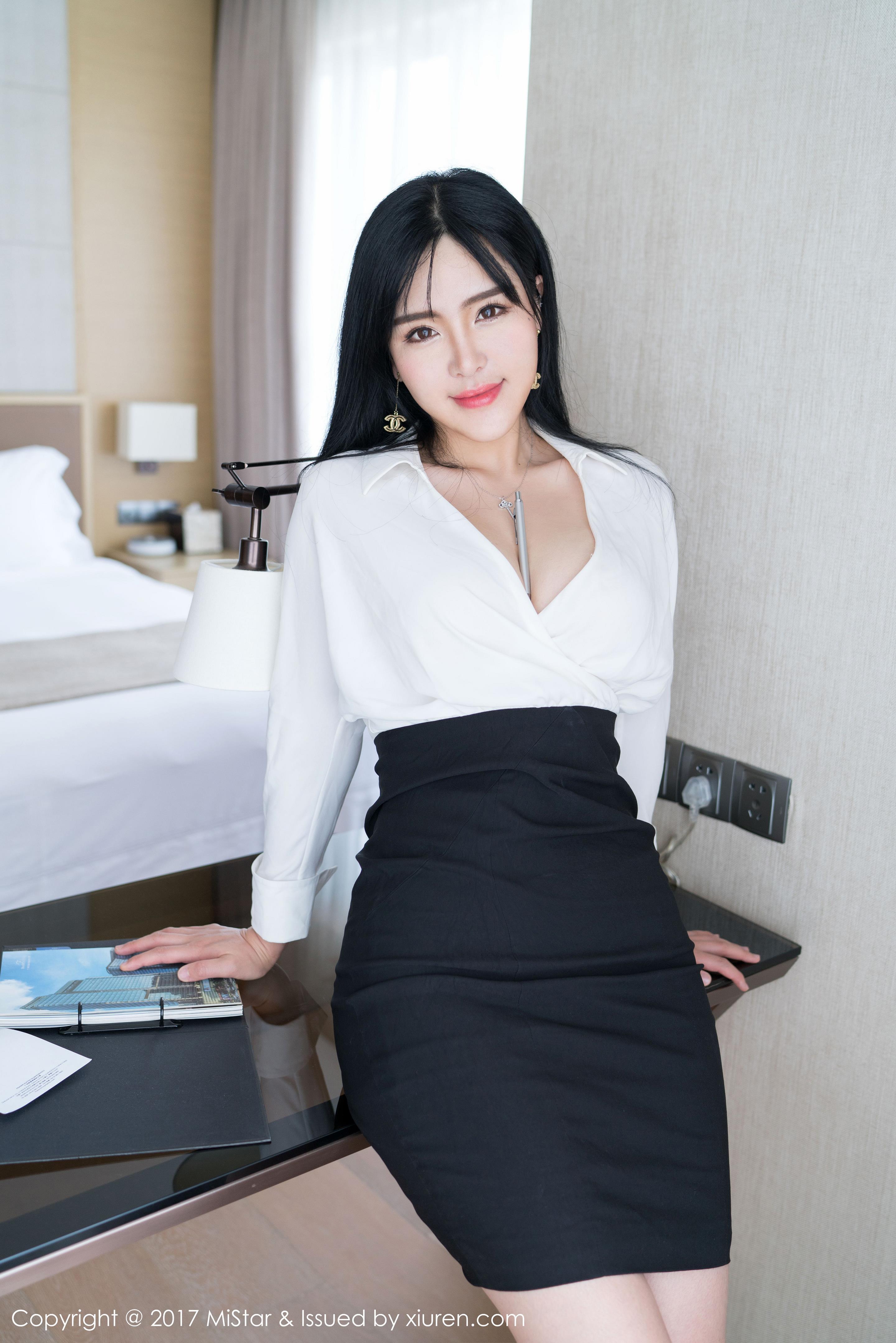 [MiStar魅妍社]MS20170607VOL0172 性感女秘书 刘钰儿 白色衬衫加黑色短裙与情趣制服裙私房写真集,