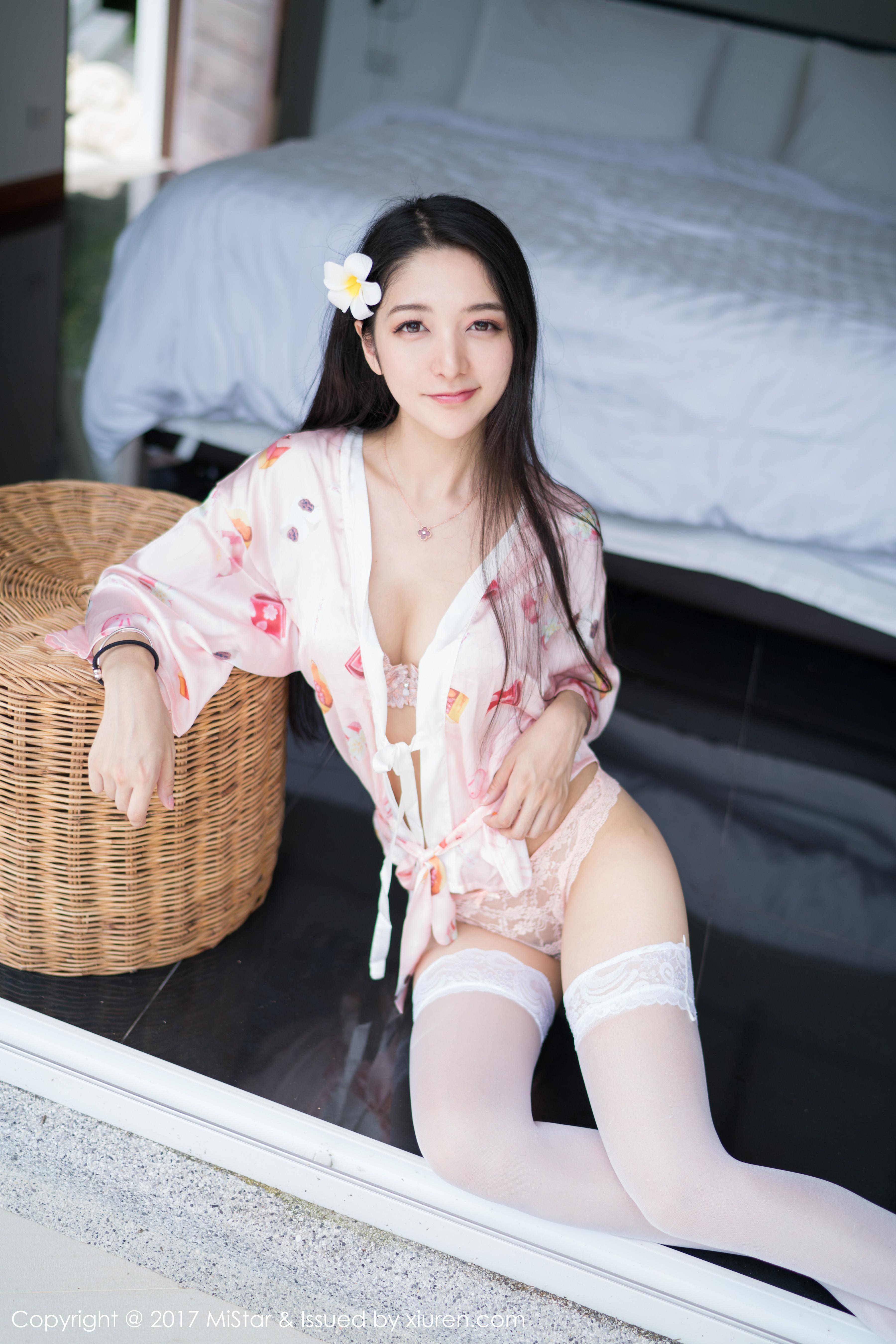 [MiStar魅妍社]MS20171106VOL0195 小热巴 粉色睡衣与蕾丝内衣加白色丝袜美腿性感私房写真集,