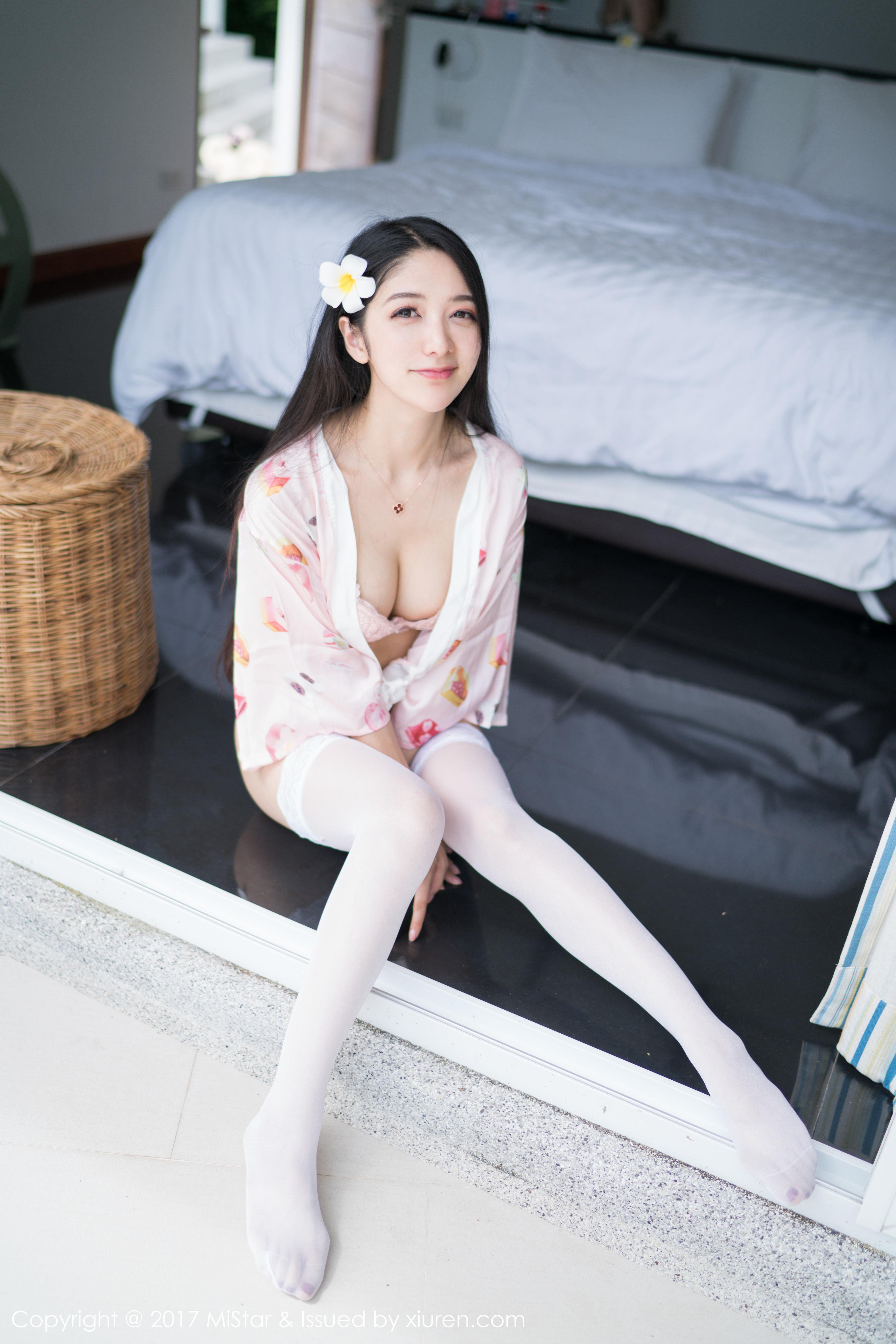 [MiStar魅妍社]MS20171106VOL0195 小热巴 粉色睡衣与蕾丝内衣加白色丝袜美腿性感私房写真集,