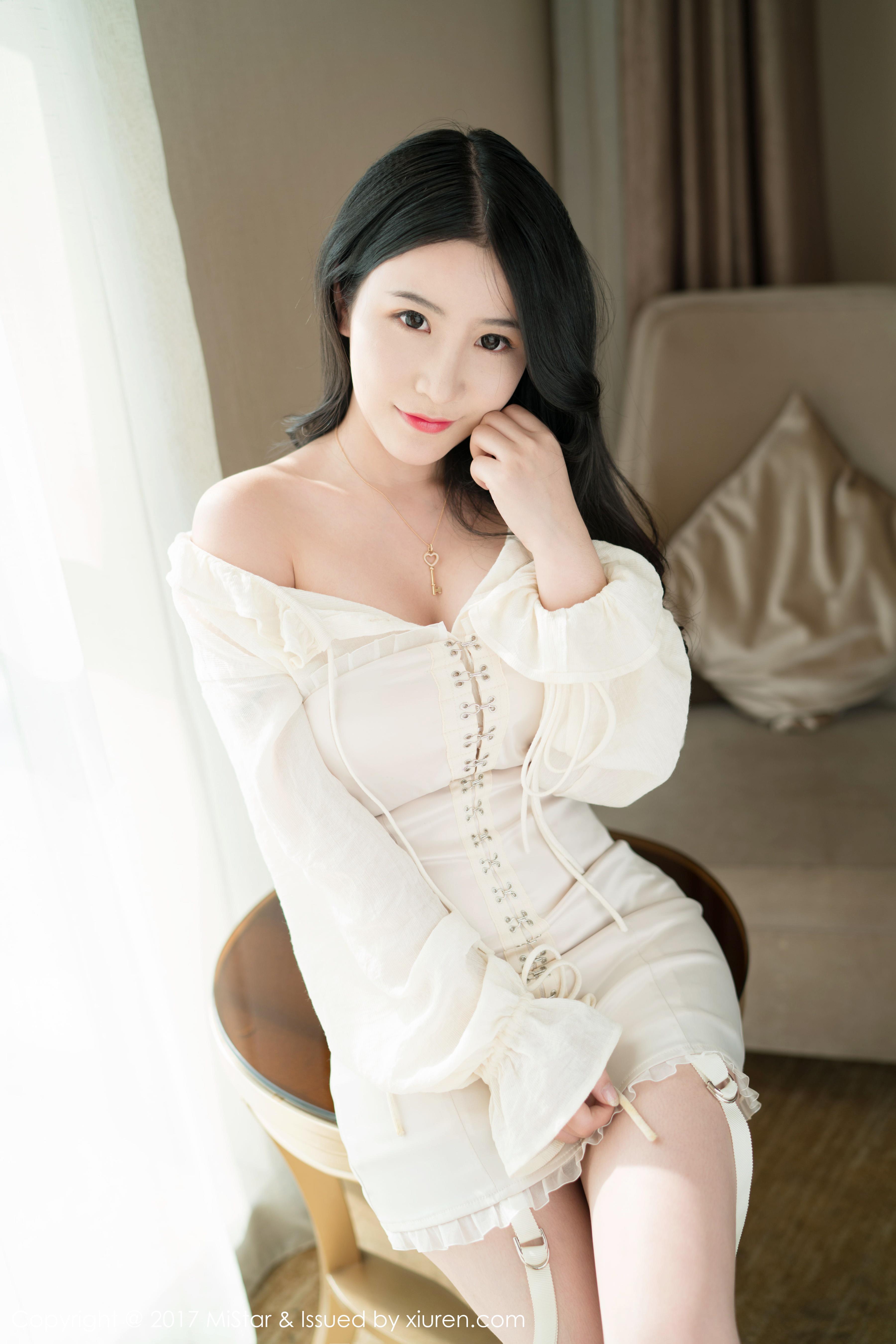 [MiStar魅妍社]MS20171218VOL0203 谢芷馨Sindy 白色塑身连衣裙与粉色性感蕾丝内衣私房写真集,