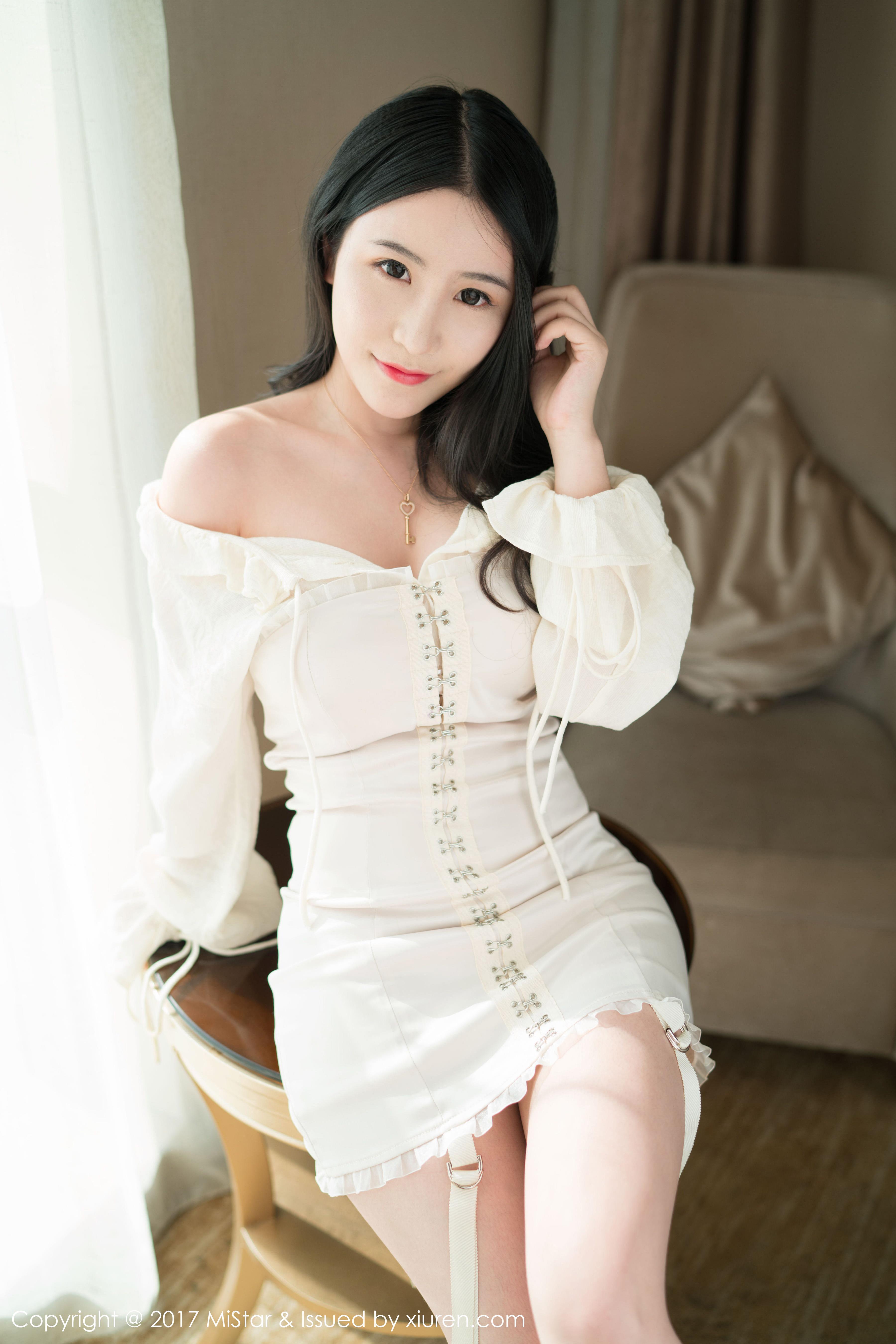 [MiStar魅妍社]MS20171218VOL0203 谢芷馨Sindy 白色塑身连衣裙与粉色性感蕾丝内衣私房写真集,
