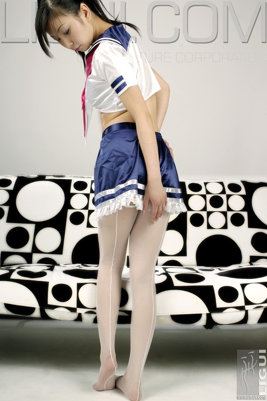 [Ligui丽柜会所]2006-09-04 冰冰 性感情趣高中女生制服与短裙加白色丝袜美腿私房写真集,