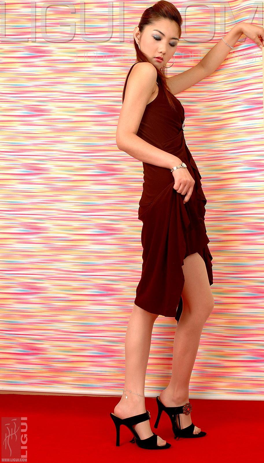 [Ligui丽柜会所]2006-10-25 丝丝 棕色连衣裙加肉色丝袜美腿玉足性感私房写真集,