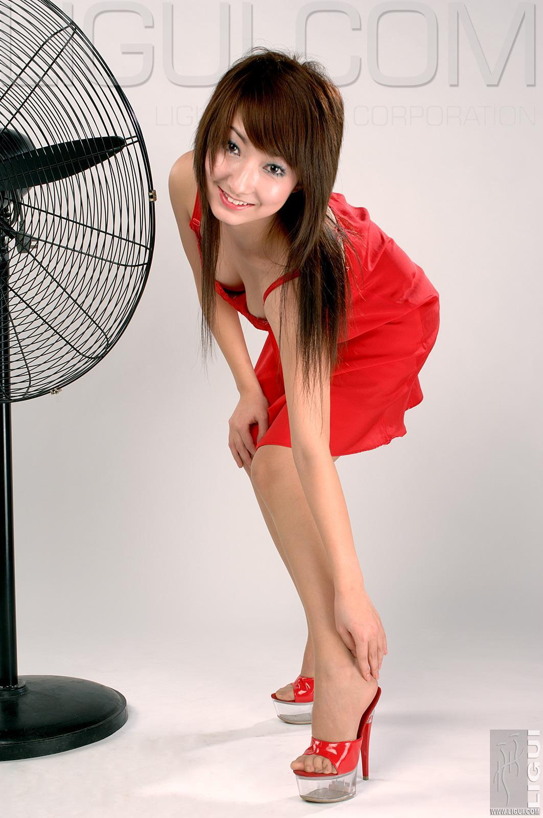 [Ligui丽柜会所]2006-11-09 kelly 红色吊带连衣裙加肉色丝袜美腿性感私房写真集,