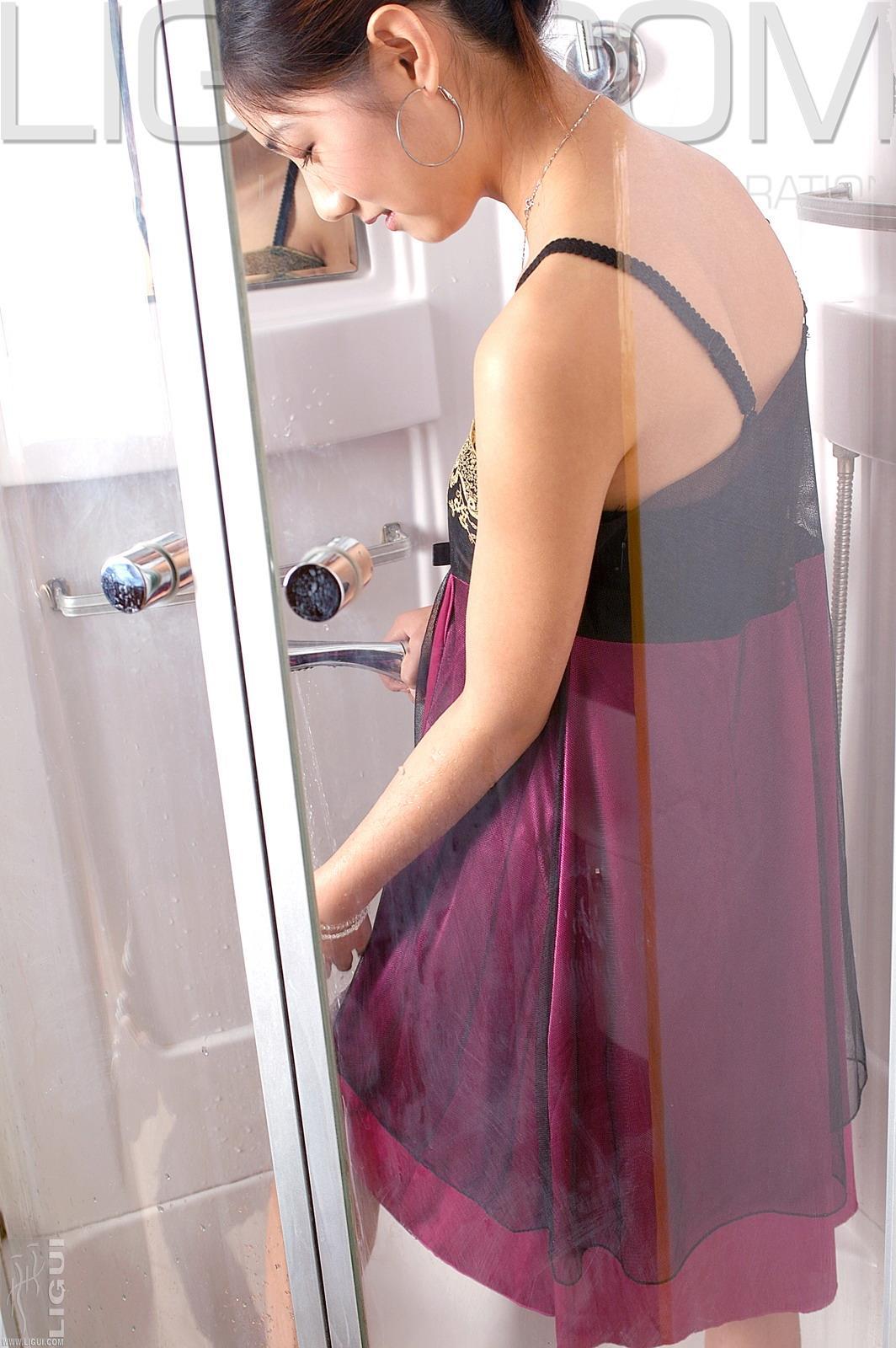 [Ligui丽柜会所]2006-12-12 丝丝 紫色吊带抹胸裙加肉色丝袜美腿玉足性感私房写真集,
