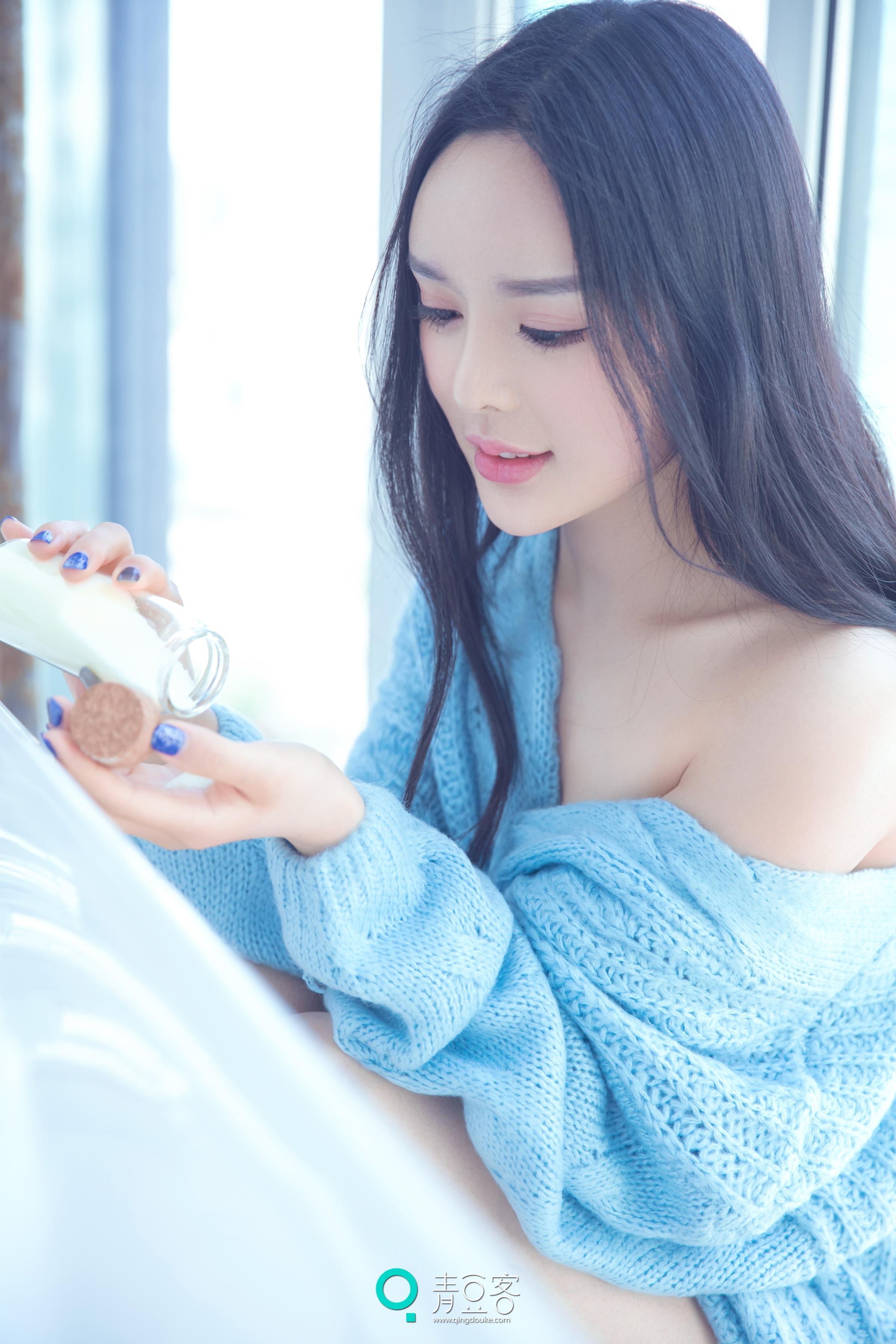 [QingDouKe青豆客]2017-05-13 晓迪 蓝色抹胸外套与性感情趣高中女生制服私房写真集,