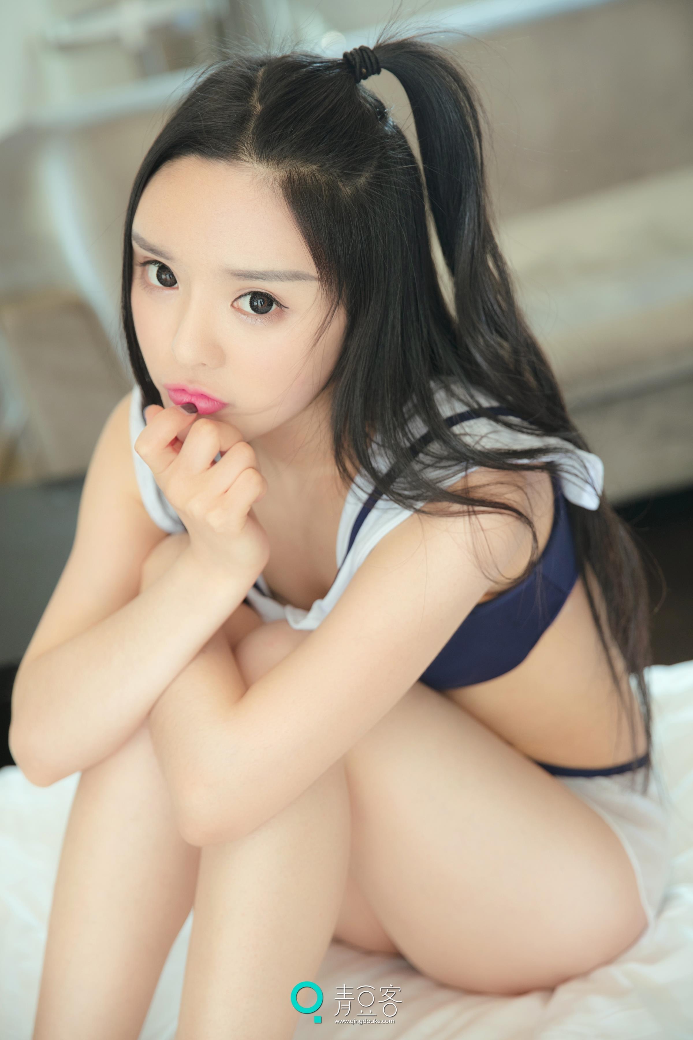 [QingDouKe青豆客]2017-05-13 晓迪 蓝色抹胸外套与性感情趣高中女生制服私房写真集,
