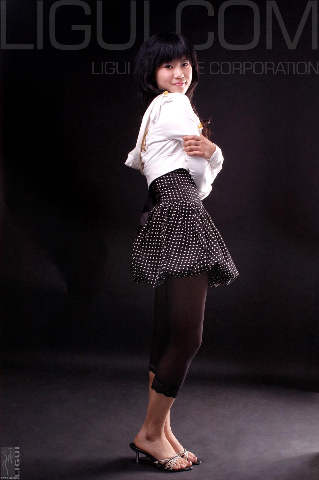 [Ligui丽柜会所]2007-01-17 卡鲁鲁 白色外套与黑色连身短裙加黑色丝裤性感私房写真集,