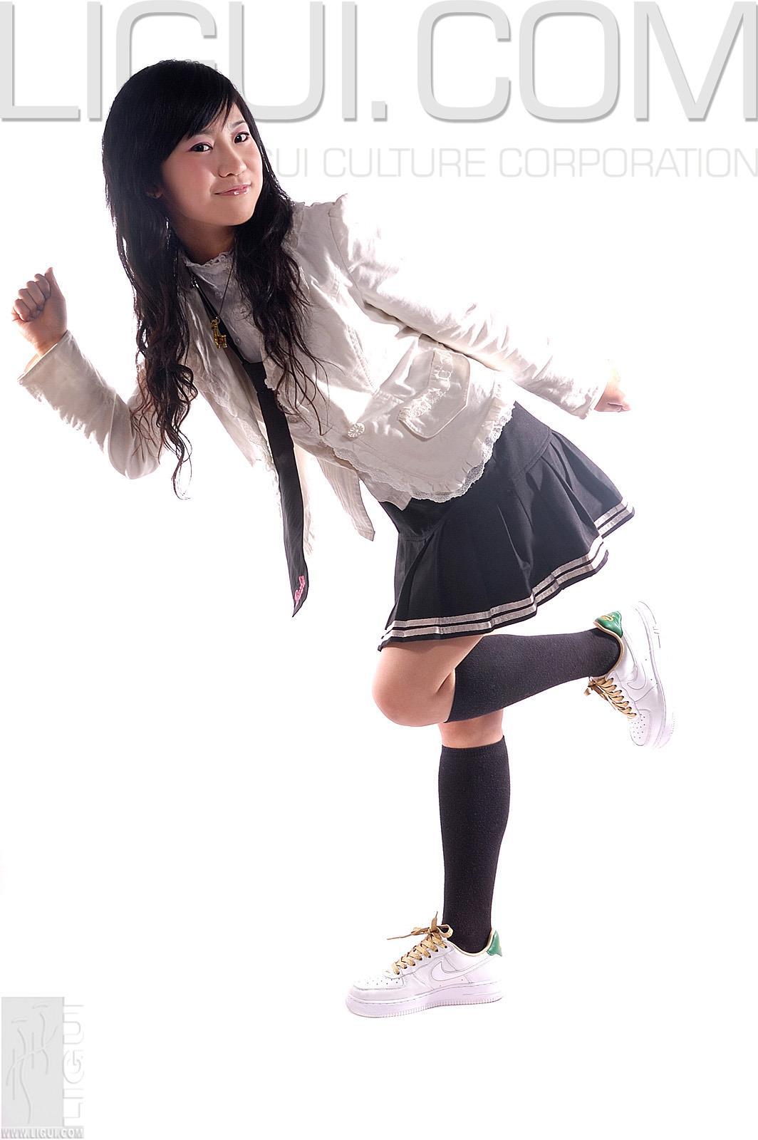 [Ligui丽柜会所]2007-02-10 卡鲁鲁 性感高中女生制服短裙加黑色丝袜小短腿私房写真集,