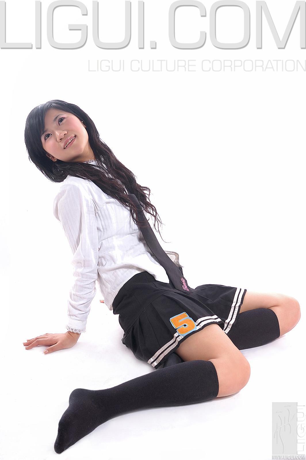 [Ligui丽柜会所]2007-02-10 卡鲁鲁 性感高中女生制服短裙加黑色丝袜小短腿私房写真集,
