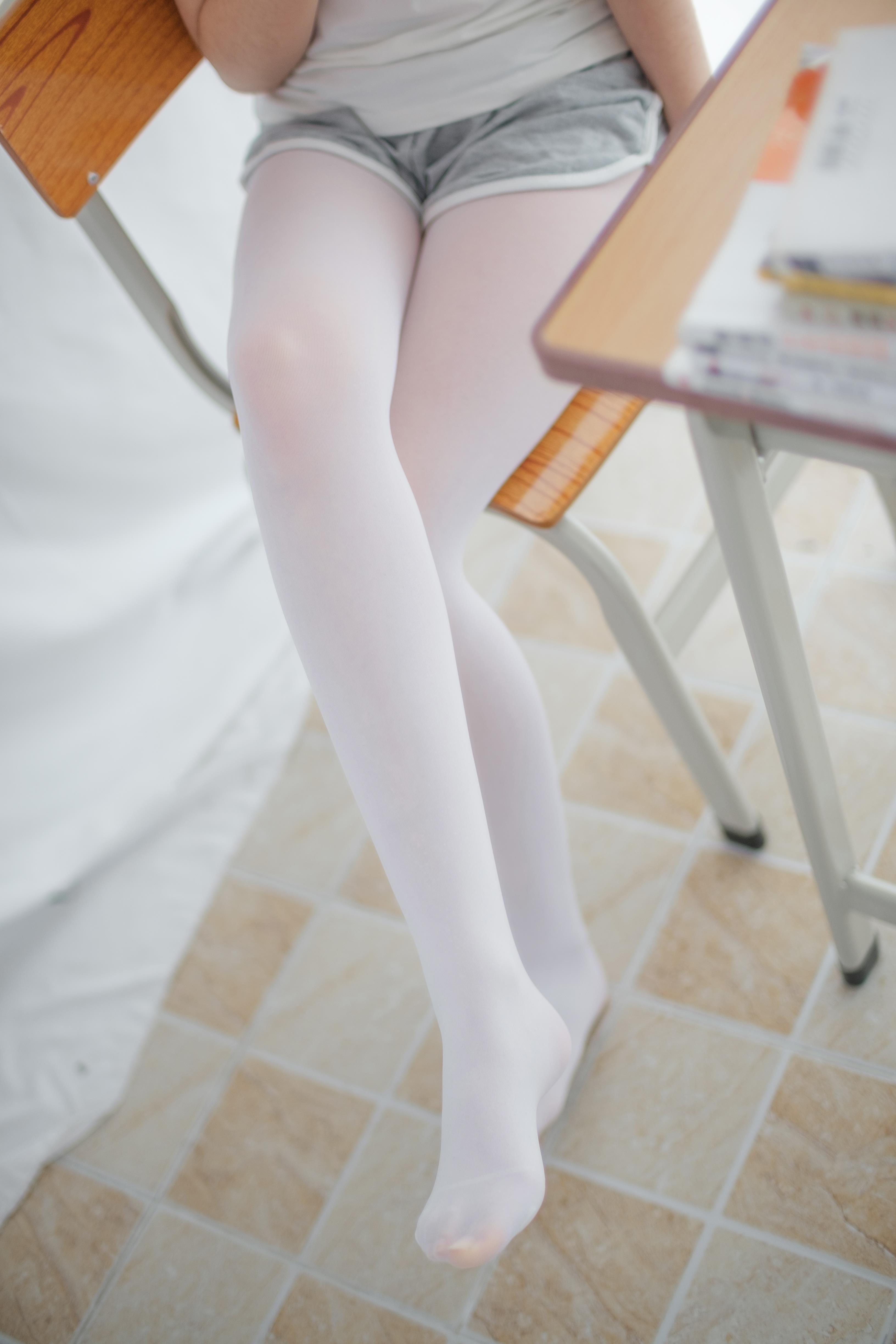 [森萝财团]萝莉R15-005 JK白色短袖加白色丝袜美腿性感私房写真集,