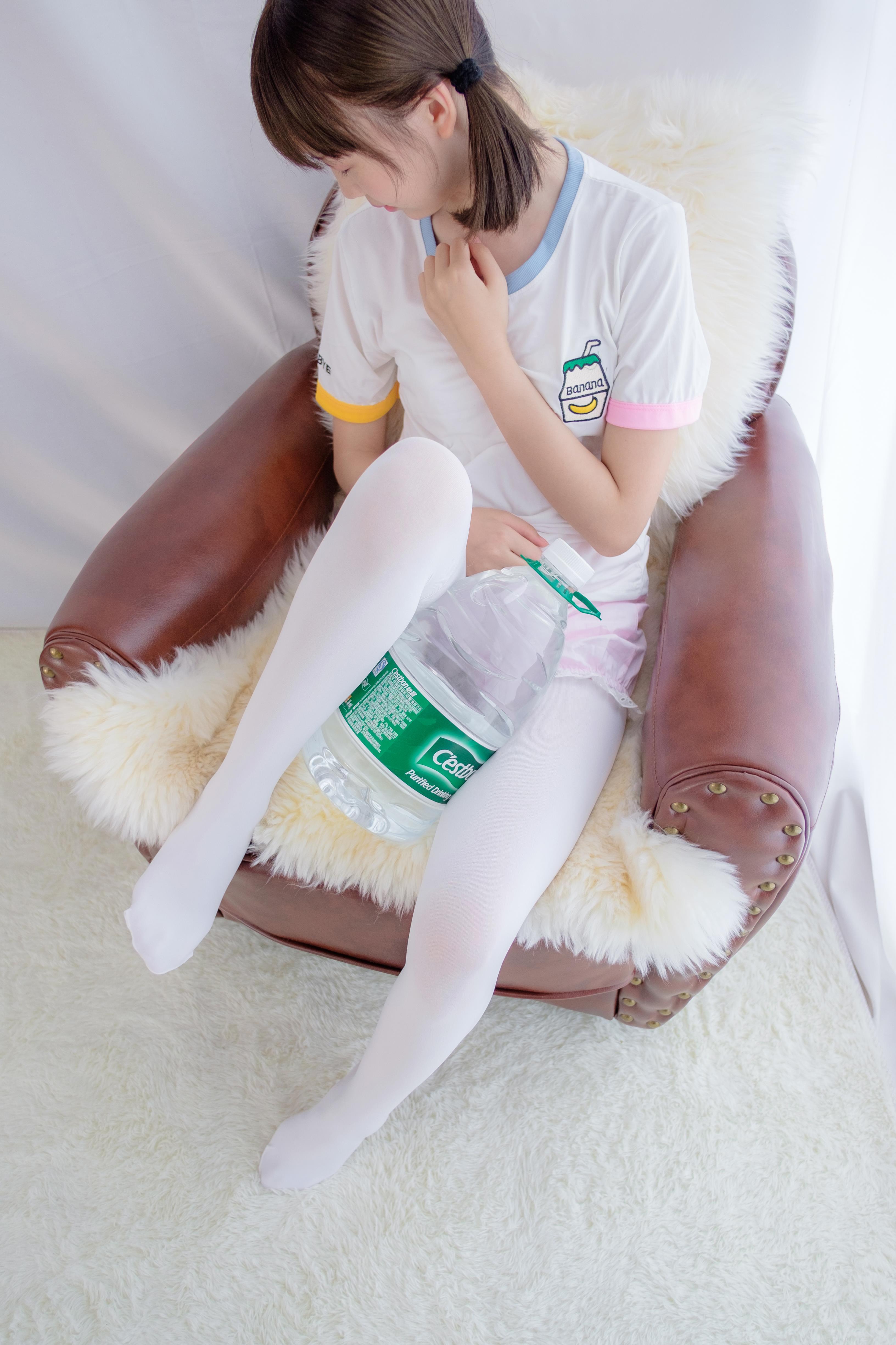 [森萝财团]萝莉R15-015 白色短袖与粉色蕾丝短裤加白色丝袜美腿性感私房写真集,