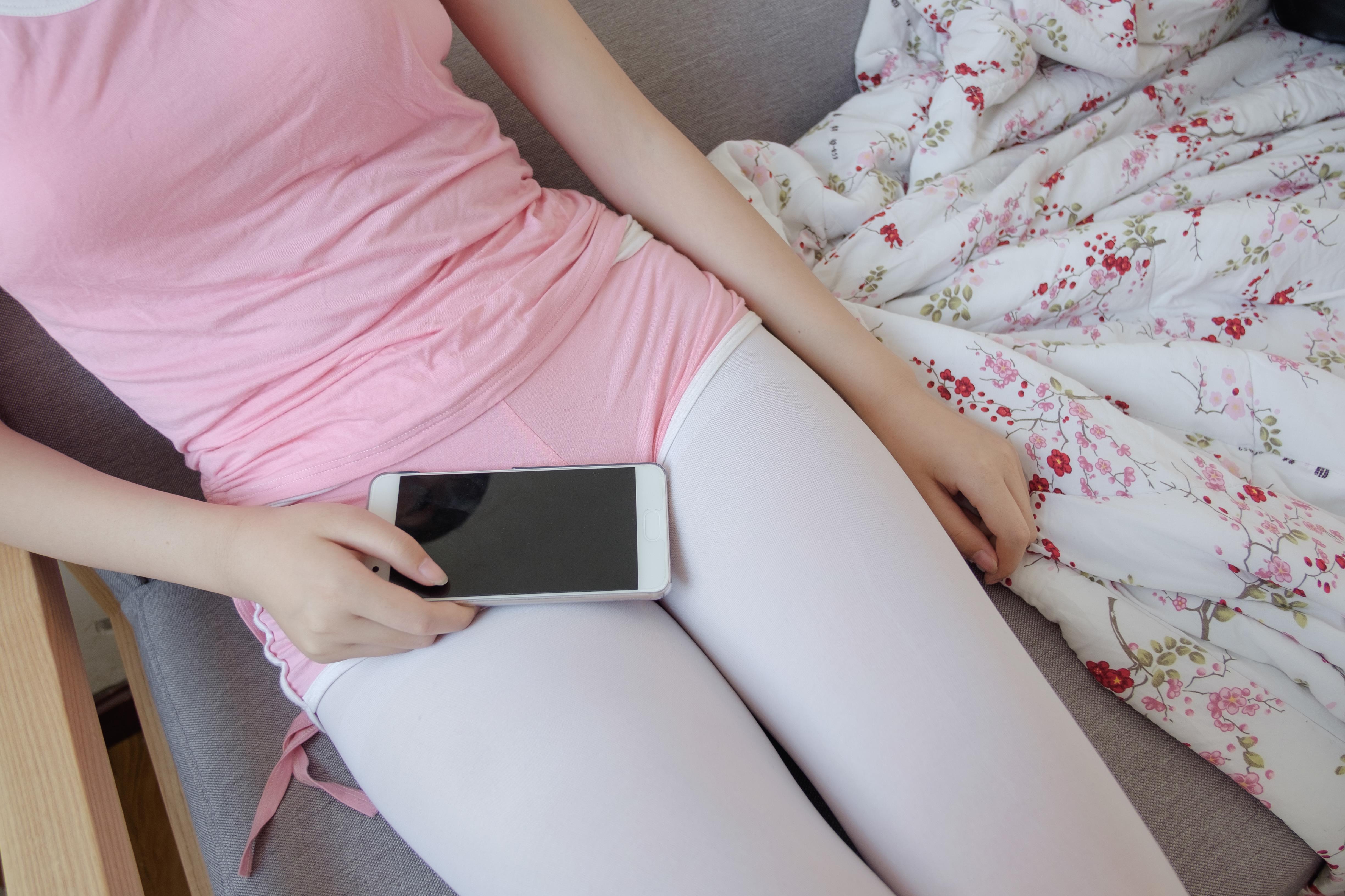 [森萝财团]萝莉R15-020 粉色小背心与粉色短裤加白色丝袜美腿性感私房写真集,