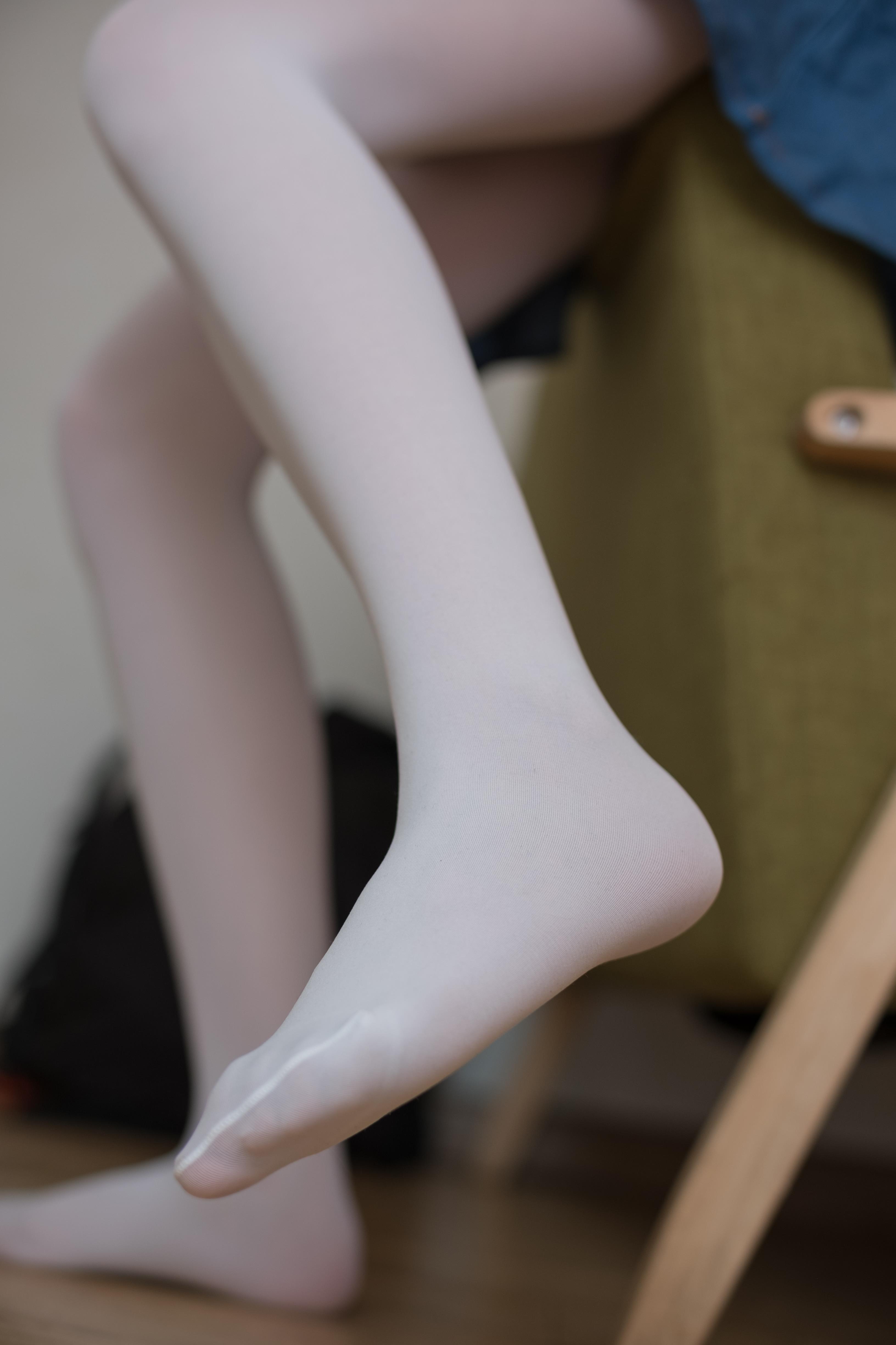 [森萝财团]萝莉R15-021 高中女生制服短裙加白色丝袜美腿性感私房写真集,