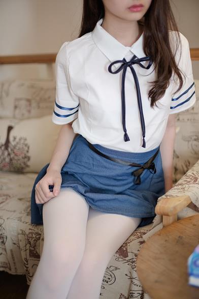 [森萝财团]萝莉R15-021 高中女生制服短裙加白色丝袜美腿性感私房写真集