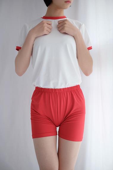 [森萝财团]萝莉R15-024 白色短袖与红色短裤加黑色丝袜美腿玉足性感私房写真集