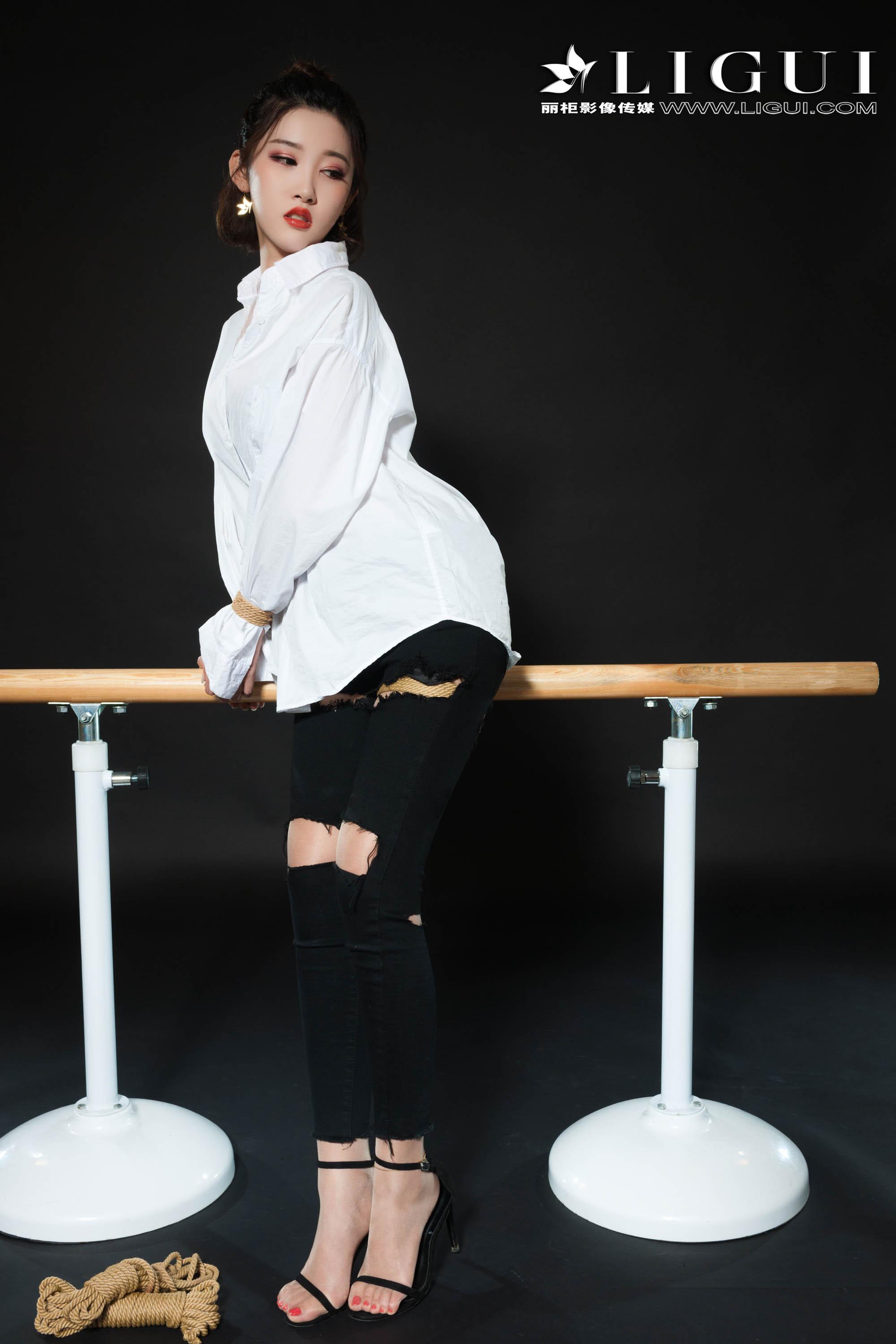 [Ligui丽柜会所]2018-11-09 被捆绑的 Model 筱筱 白色衬衫黑色内衣与黑色破洞紧身裤加肉色丝袜玉足性感私房写真集,