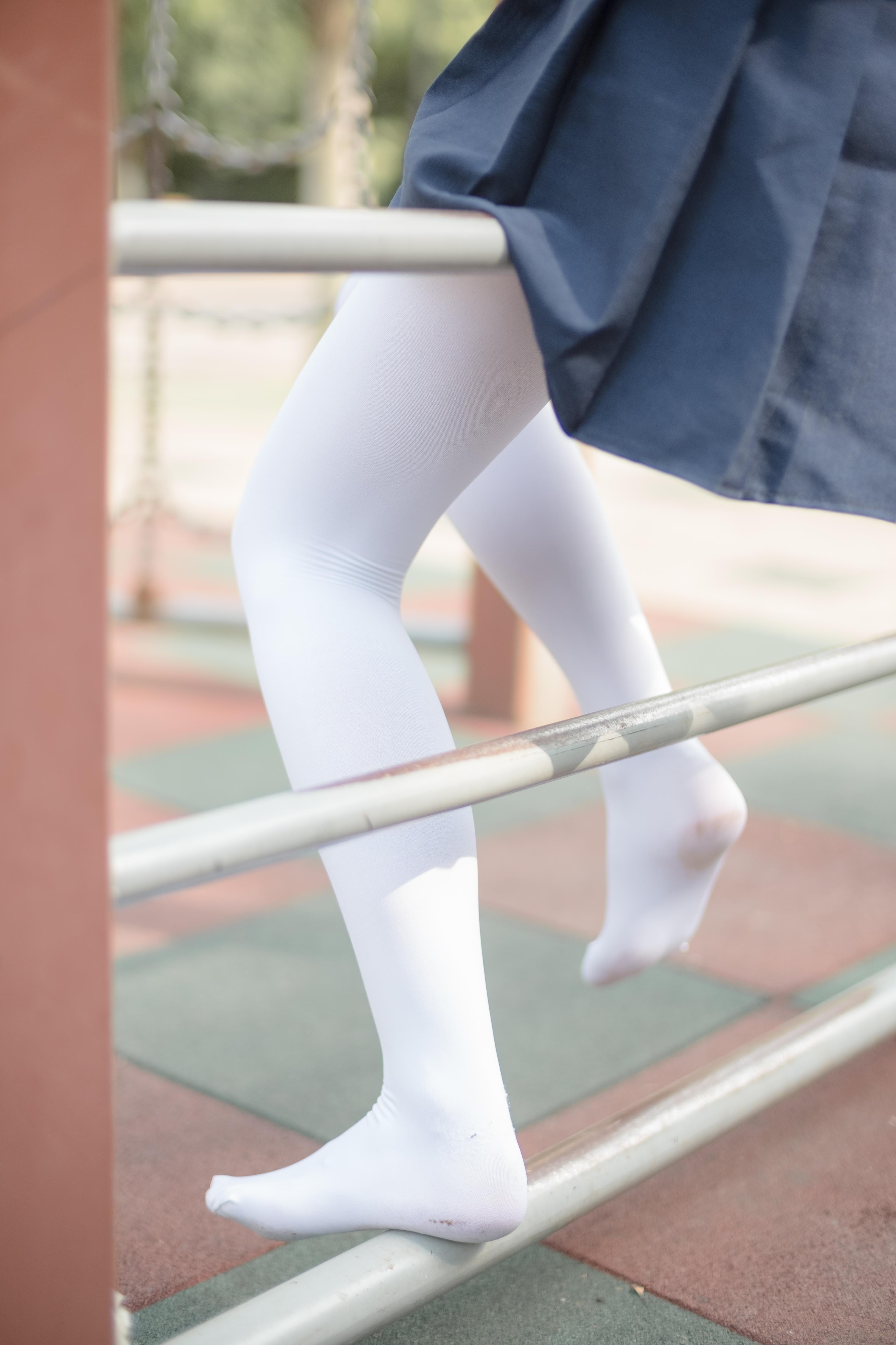 [森萝财团]萝莉BA-001 白色短袖加蓝色短裙与粉色衬衫及短裙加白色丝袜美腿性感私房写真集,